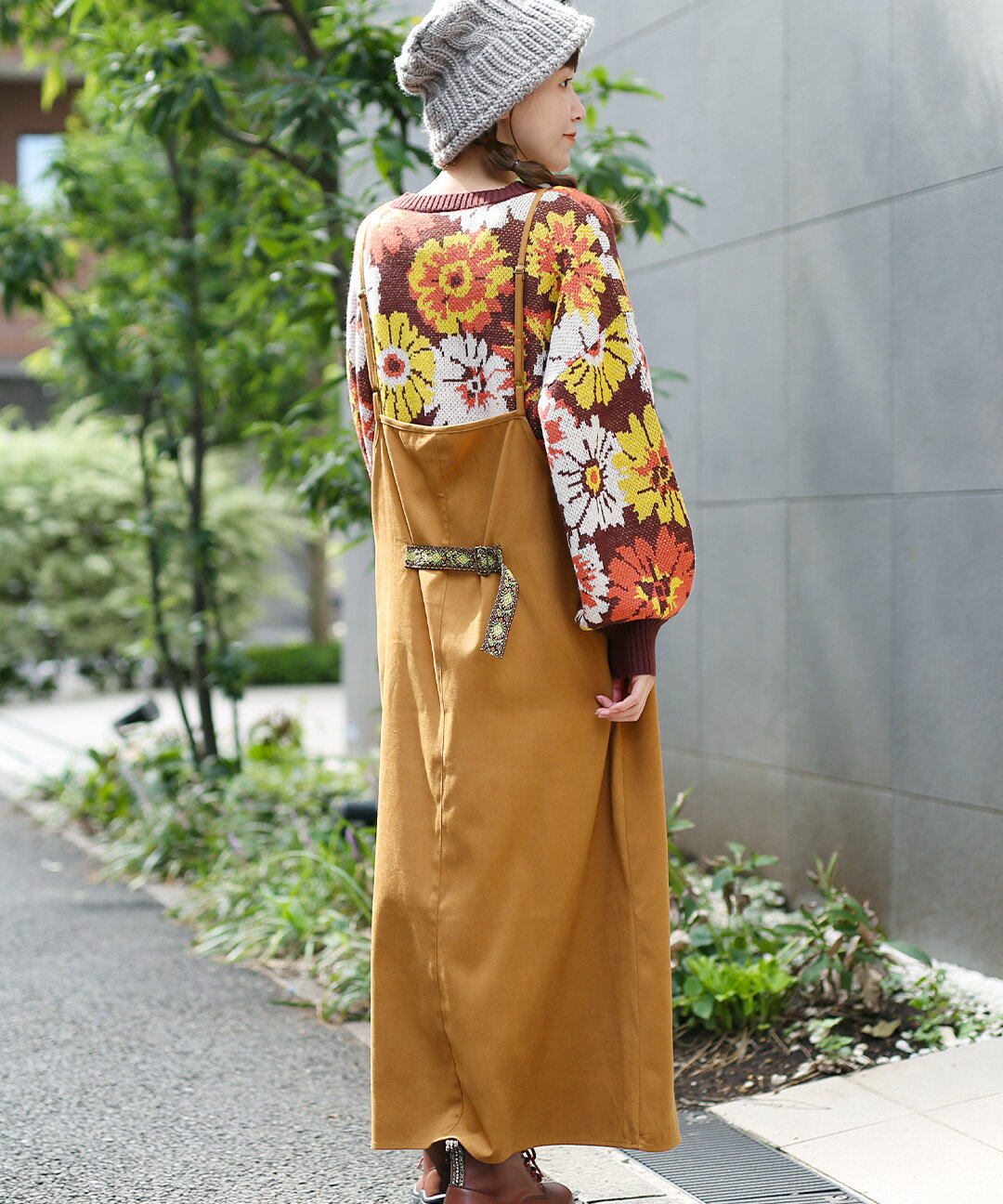 ピーチスキンキャミソールワンピース ／ ロングワンピース 秋 冬 春 ブルー カーキ マスタード 無地 マキシ丈 ワンポイント チロリアンテープ 調整可能 シンプル レディース カジュアル フェミニン エスニック チチカカ TITICACA