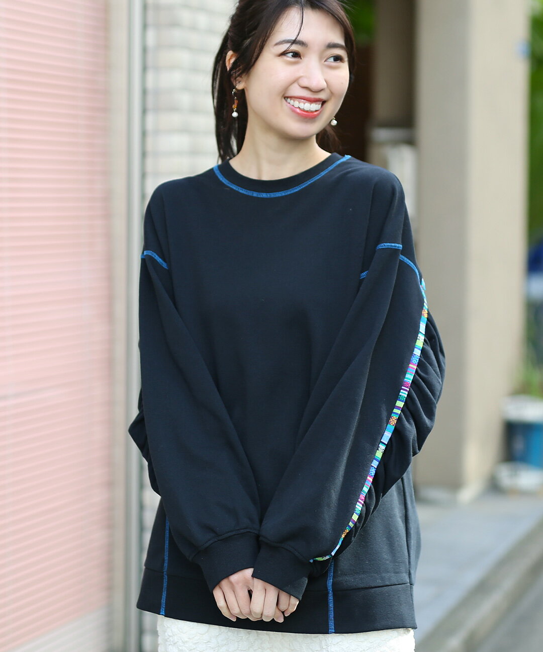 ギャザースリーブプルオーバー ／ トレーナー スウェット トップス レディース 春 秋 冬 裏毛 無地 シンプル 長袖 ジャカード ライン ゆったり 個性的 くしゅくしゅ 単色 ライトベージュ ブルー ブラック 大人 カジュアル エスニック チチカカ TITICACA