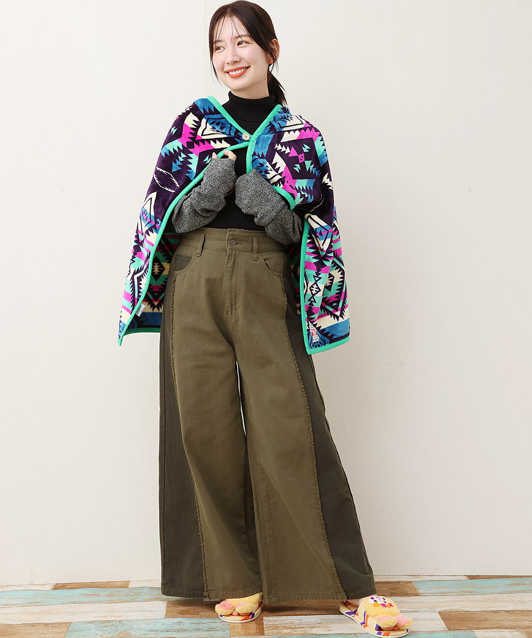 カラフルブランケットS ／ 70×100cm エケコ エスニック柄 ブランケット ひざ掛け 膝掛け レディース メンズ 男女兼用 キッズ 子供 秋 冬 レッド ネイビー ボタン付き おしゃれ かわいい オフィス キャンプ 持ち運び ギフト プレゼント エスニック チチカカ TITICACA titicaca-10025728 エスニック チチカカ楽天市場店 サンプル画像3