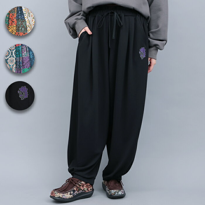ファブリックプリント&ブラックパンツ ／ パンツ ズボン ボトムス バルーンパンツ レディース 春 秋 冬 ロング丈 総柄 フラワー 無地 ワンポイント ウエストゴム 軽い スポーティー ゆったり ベージュ ブルー ブラック エスニック チチカカ TITICACA