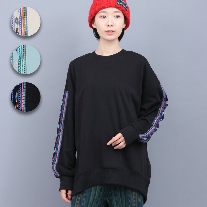 裏シャギーボア刺繍ポカクルーネックプルオーバー ／ 裏シャギーボア スウェット 裏起毛 ゆったり 袖刺繍 刺しゅう オーバーサイズ 防寒 暖かい トレーナー トップス レディース 秋 冬 長袖 スリット アイボリー ライトブルー ブラック エスニック チチカカ TITICACA
