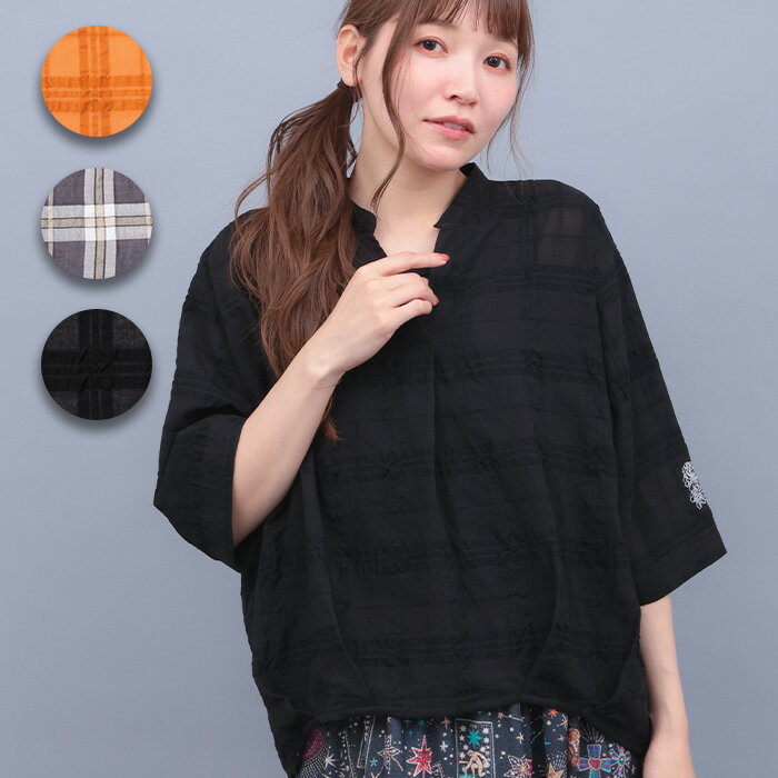 乐天商城 - ぽこぽこシアーチェックスキッパーシャツ ／ シャツ ブラウス トップス レディース ドルマン 半袖 春 夏 バンドカラー シャツ チェック 刺繍 凹凸 体型カバー ラメ糸 プルオーバー ブラック オレンジ スキッパーデザイン シアー素材 シアー エスニック チチカカ TITICACA