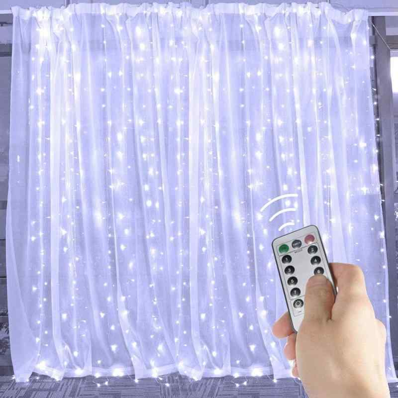 3M*3M 300球 カーテンライト イルミネーション 防水 クリスマスライト ストリングライト 8モード切替 クリスマス ハロウィーン パーティー ストリングライト イルミネーション クリスマス イ商品仕様カーテンライト---材質：PVC＋銅線　長さ：3M*3M　電球数：300球　防水仕様IP44相当の防雨性能で、雨の日にも湿気のある場所にも安全にご使用いただけるクリスマスイルミネーションです。　ただし、アダプターの部分にはご注意ください。リモコン・USB-8種類の点灯モードリモコン付きなので、電気のオンオフ、常時点滅・ウェーブ点滅・パターン点滅・フラッシュ点滅など8種類のモード切替は簡単のUSBストリングライトです。幅広い用途防水カーテンライトは、屋内外の装飾に最適です。 クリスマス、パーティー、バレンタインデー、結婚式、家具、ショーケース、ホテル、商業ビル、ショッピングセンターなどイルミネーション。便利で安全なUSBデザイン 屋外、キャンプ、パーティー、結婚式、寝室、庭園など、どこでも好きな場所でモバイル電源バンクでかなりの光を使用するのは簡単で便利です。主電源の近くにいる必要は。 バッテリーを購入する際にもっとお金を浪費する必要は。