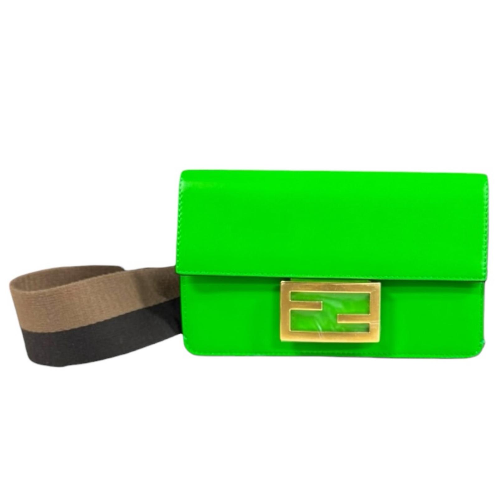 FENDI - フェンディ フラット バゲット ショルダーバッグ フェンディ レザー 8BS039 グリーン レディース FENDI 中古