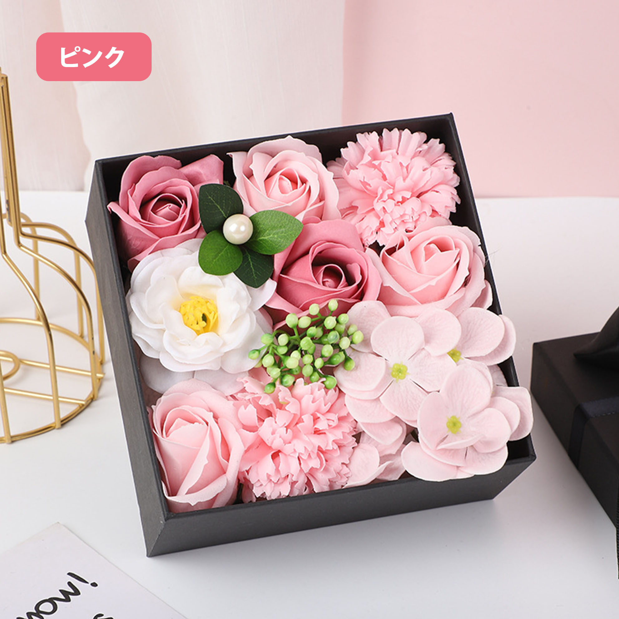 母の日 ソープフラワー ボックス カーネーション ロース 椿 ツバキ ヒマワリ 花束 ギフトラッピング可 石鹸花 造花 ドライフラワー 枯れない花 おしゃれ雑貨 飾り物 置物 インテリア 贈り物 プレゼント お祝い 彼女 妻 母 女性 友達 誕生日 記念日 バレンタイン 結婚式の商品画像 2