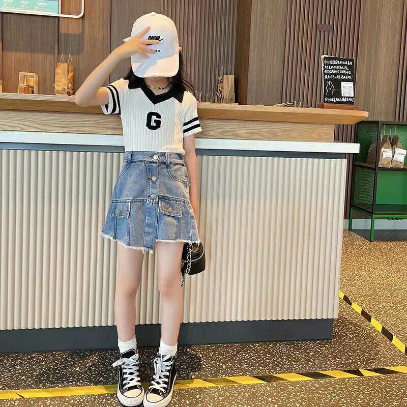 Rakuten - キッズ 子供服 セットアップ 上下セット トップス+ショートパンツ 2点セット 夏 女の子 tシャツ 半袖 薄手 デニムパンツ ハーフパンツ ショートパンツ ジュニア 半ズボン おしゃれ トップス ボトムス 誕生日 プレゼント 幼稚園 小学生 お出かけ KSFC081 2色110-170