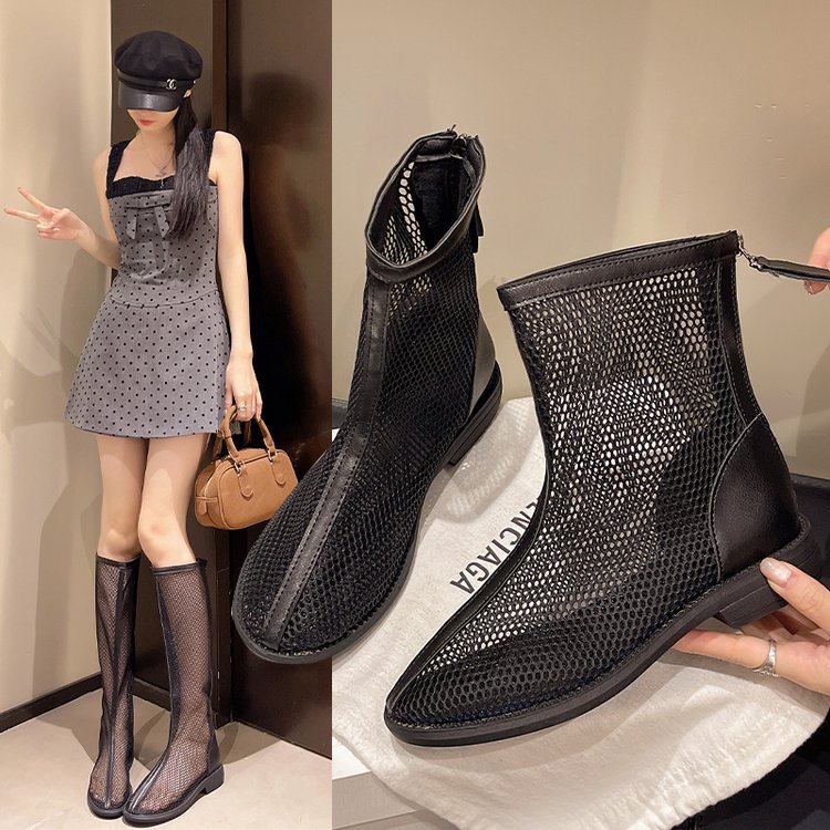 spec商品内容 ブーツサンダルサイズ 22.5cm-25.0cm生産国 made in chinaヒール3CM在庫 当店では複数店舗で在庫を共有するシステムとなっております。そのため、ご注文後に商品が品切れとなっている場合がございます。 ご注文後に商品が品切れとなってしまった際には、メールもしくは電話にてご連絡いたします。注意点 【商品の色味について】 ●商品写真はできる限り実物の色に近づけるよう加工しておりますが、お客様が使用するパソコンのモニター設定や部屋の照明により多少、色の変化が感じられる場合がございます。 【生産について】 ●機械による生産の為、生地の継ぎ目の若干のズレやほつれなど、形やサイズに多少の誤差が生じる場合がございます。 ●同じ商品でも“生産時期”や“カラー“により形やサイズに多少の“誤差“が生じる場合もございます。 詳しくは商品画像や実寸サイズにてご確認くださいませ。 ●プリント生地の商品については、生地の裁断?縫製方法により写真と同様の柄が出ない場合がございます。 【サイズについて】 ●表記しているサイズは平置きで採寸ですので若干の誤差が生じる場合がございます 【商品について】 ●表記している商品以外のものはセットではございません。 ●濃色品は多少色落ちすることがあります，ご注意ください。 ※皆様により良い商品をより安くご提供させて頂けますよう、ご注文完了後のご交換?キャンセル?及び不良品以外のご返品?ご交換はお受け致しておりません。 お注文の際は、サイズ?カラー等よくご確認の上、ご注文くださいますようお願い申し上げます。 ※予め十分ご確認の上、ご注文頂きますようお願い申し上げます。メーカー希望小売価格はメーカーカタログに基づいて掲載しています