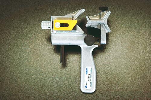 仕様：●エンド用・中間用替刃各1個ずつ付属●ケーブルサイズ:12.7~63.5mm●最大被覆厚:8.8mm、4.4mm(中間時)●全長:200mm●重量:860g商品画像に関する注意事項：●画像に数字等の情報が入っている場合は、　品番末尾が対象商品の画像となります。