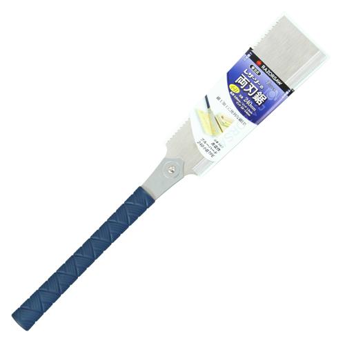 仕様：●メーカー:玉鳥産業(RAZORSAW)●型番:667●全長:557mm●刃長:240mm●刃厚:0.45mm●ピッチ:1.3mm●刃材質:SK材●適用材:集成材、一般木材、角材●替刃式両刃鋸です。●刃の角度が調整でき、様々な乾燥木材に対応します。●一般木材用造作鋸で、縦挽き・横挽きと木の性質に応じて使用でき、軽量です。商品画像に関する注意事項：●画像に数字等の情報が入っている場合は、　品番末尾が対象商品の画像となります。