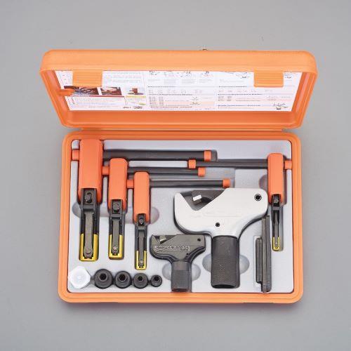 仕様：●メーカー:ノガ・ウォーターズ(NOGA)●型番:NS1025●セット内容:・EA603(能力:4~19mm)・EA603B(能力:17~38mm)・EA603AC-0(能力:8~11mm、有効深さ:21mm)・EA603AC-1(能力:12~16mm、有効深さ:25mm)・EA603AC-2(能力:16~20mm、有効深さ:25mm)・EA603AC-3(能力:22~32mm、有効深さ:35mm)・替刃(各1セット)・ケース●修正能力:内ねじ:8~32mm、外ねじ:4~38mm●つぶれたねじ山を修正する工具です。●プラスチックケース入り商品画像に関する注意事項：●画像に数字等の情報が入っている場合は、　品番末尾が対象商品の画像となります。