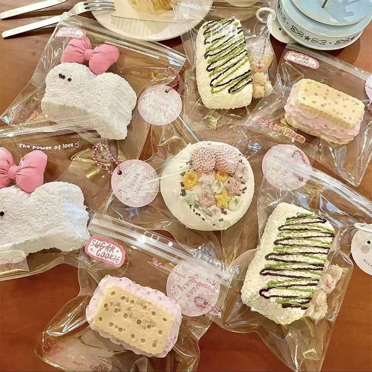 福袋 6点セット/7点セットスクイーズ 肉球 低反発 おもちゃ 大サイズ 中サイズ ぷにぷに もちもち かわいい パン ケーキ スイーツ 大福 そっくり 握る ストレス解消 触感抜群 ふわふわ 癒しグッズ 子供 大人 プレゼント SNS人気 ギフト 自宅 tmrmassage-10005124 TMRリラックス サンプル画像2