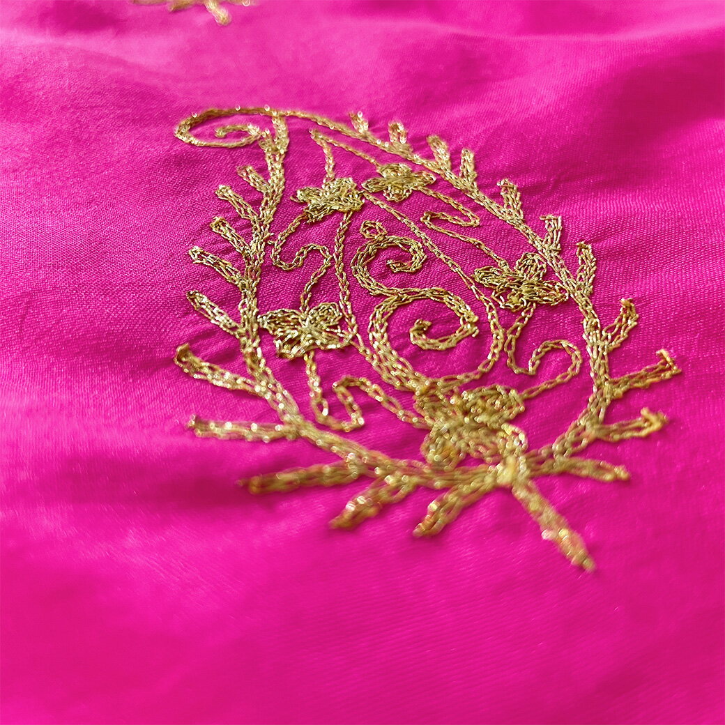 【★BLACK FRIDAY★P5倍】 生地 【シルク ペイズリー ピンク (A)】 インド綿生地 シルク ペイズリー ペイズリー柄 ピンク 金糸 布 絹100...