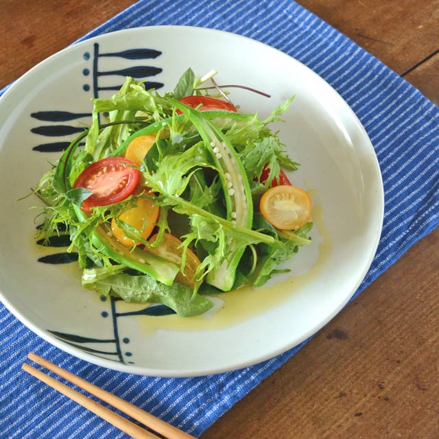 【砥部焼 岡田陶房】羽根文の丸平皿(7.5寸)のサムネイル