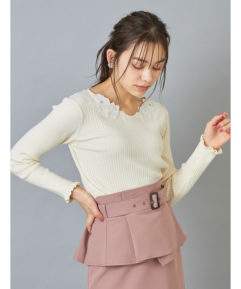 袖口フリル付きパールビジュー装飾フラワー刺繍リブニットプルオーバー【fastel　ファステル】tocco closet(トッコクローゼット)　オフホワイト イエローのサムネイル