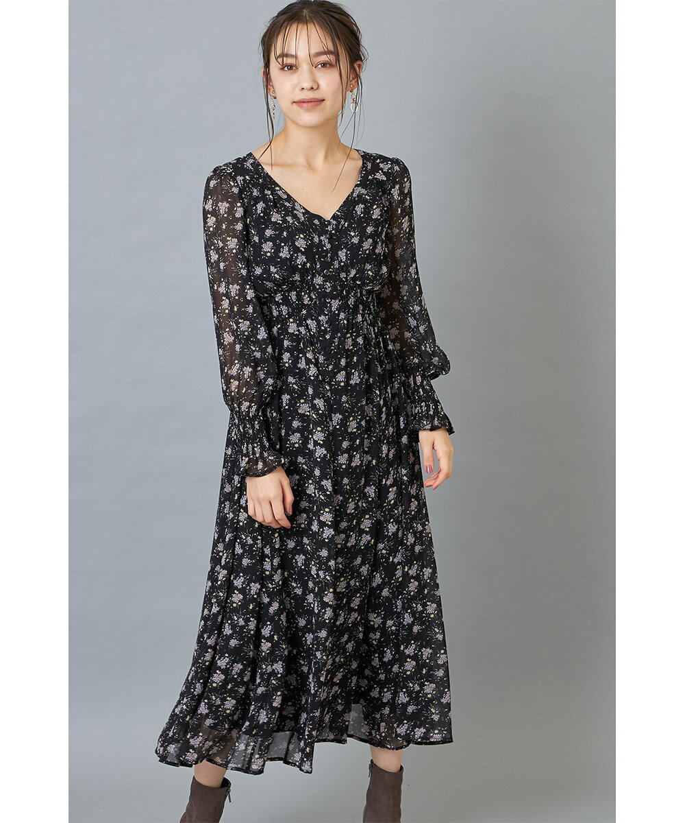 軽やかに纏う、くるみ飾り釦付きフラワープリントシャーリングワンピース【lavaris　ラヴァリス】tocco closet(トッコクローゼット)　ブラック ベージュのサムネイル