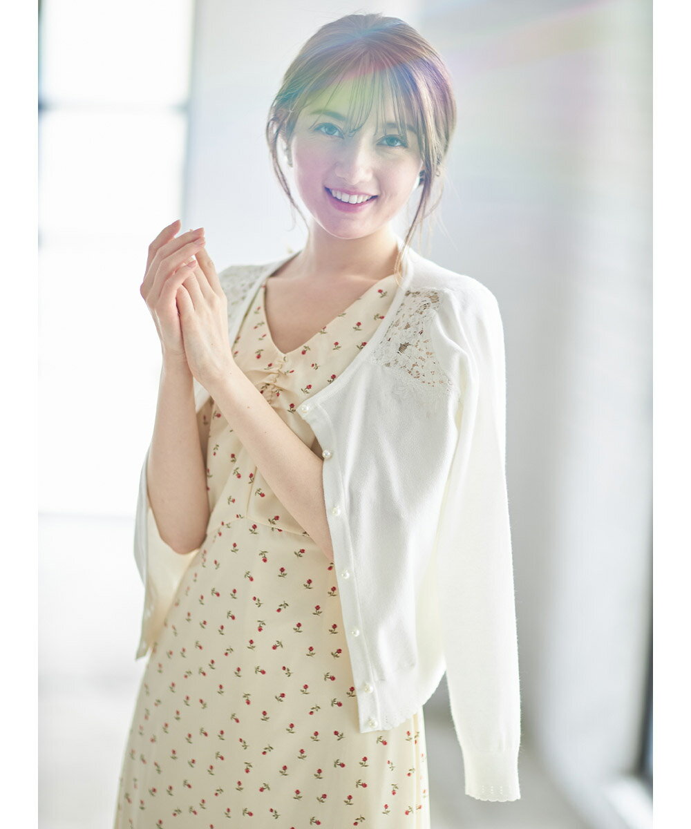 肩レース刺繍パール釦アイレットリブ切替スカラップカットカーディガン【selide　セリード】tocco closet(トッコクローゼット)レディース オフホワイト サックス ブラック 釦を全て閉じてプルオーバーとして着こなすのもオススメ♪のサムネイル