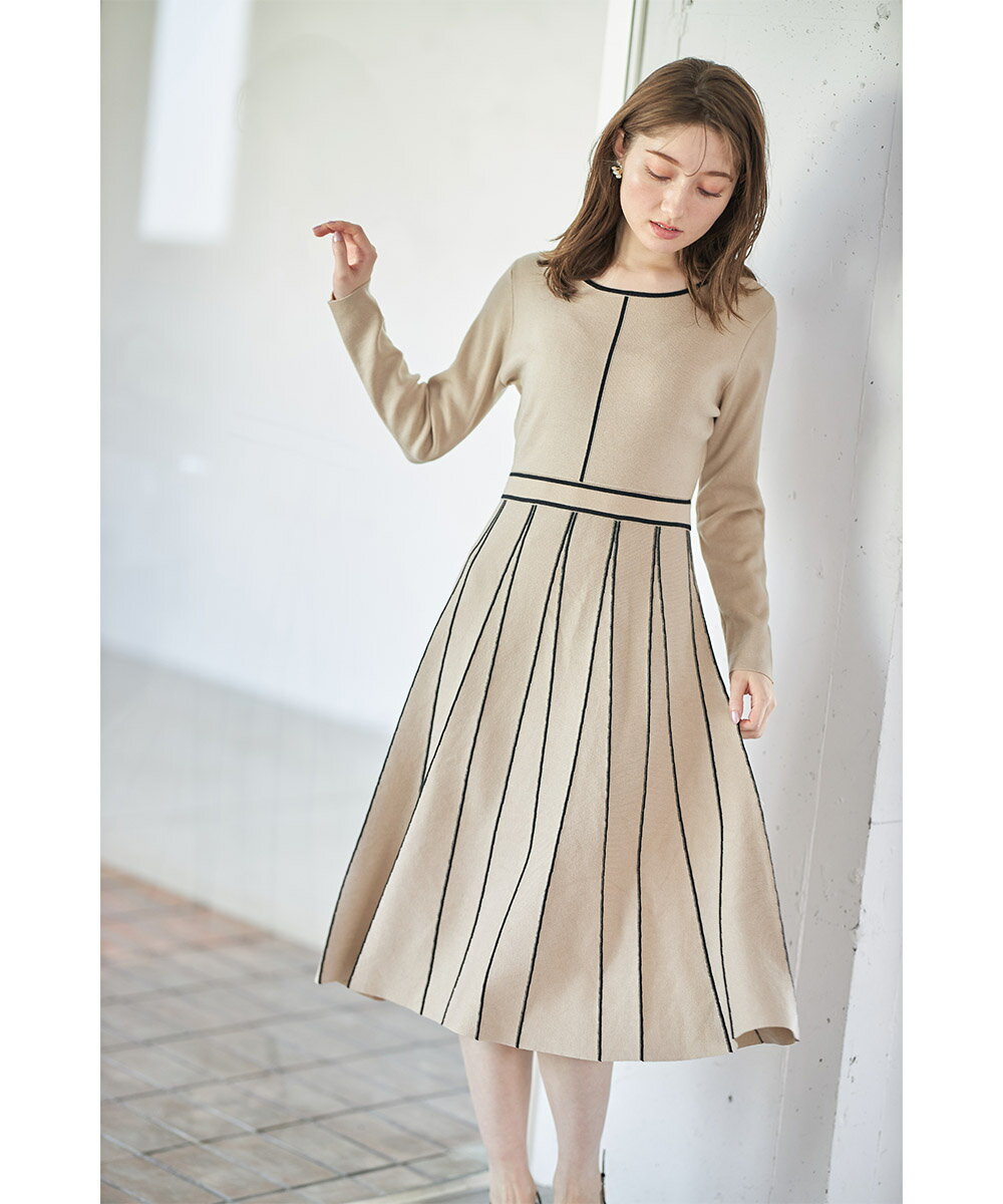 3月6日再販 Tocco Closet Luxe 配色ライン入りプリーツライクニットワンピース Tocco 低価格の 愛甲千笑美さんはオフホワイト着用 ベージュ ブラック トッコクローゼット