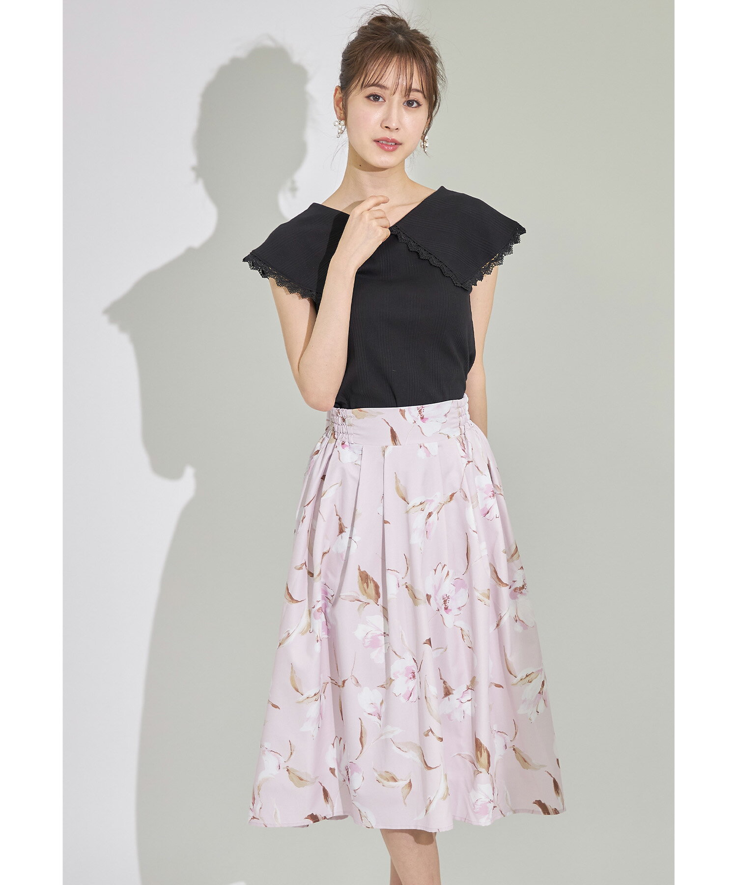 後ろリボン付きフラワープリントタックフレアスカート【lordes　ローデス】tocco closet(トッコクローゼット)　ピンク ネイビーのサムネイル