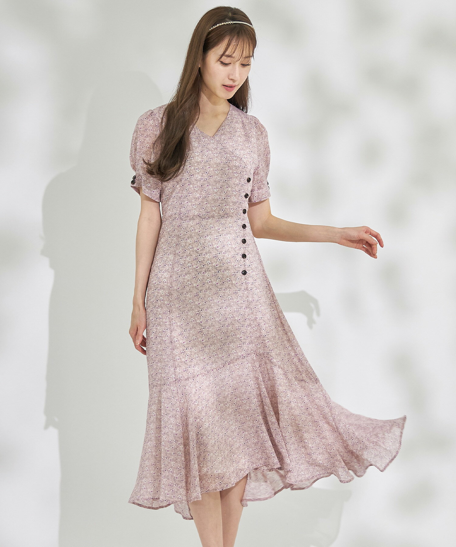 ウエストりぼん付き飾り釦フラワープリントカシュクールワンピース【vanale　ヴァネール】tocco closet(トッコクローゼット)　ピンク ブルーのサムネイル