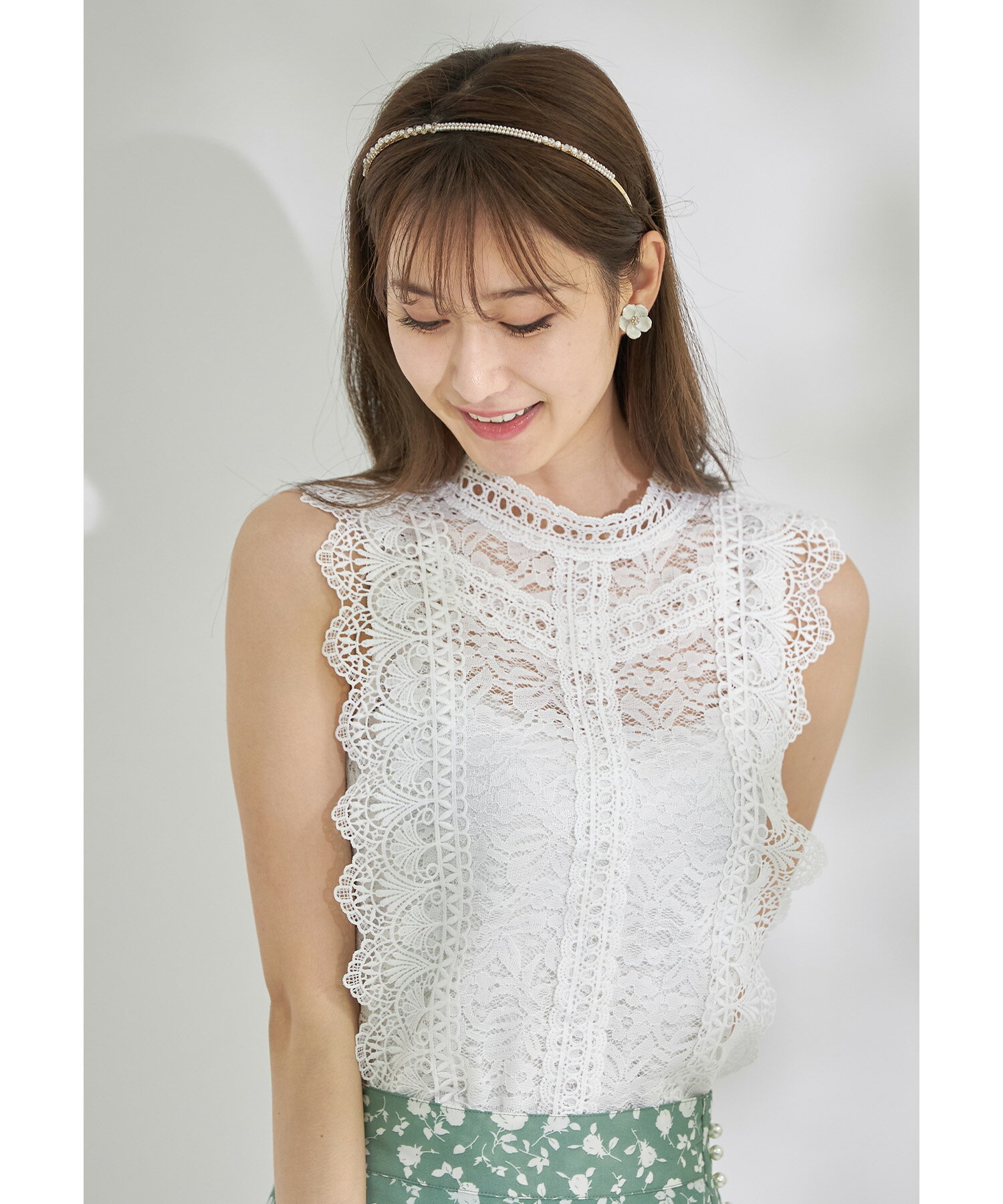 大人に仕上げる総レースノースリーブトップス【mivius　ミヴィウス】tocco closet(トッコクローゼット) オフホワイト　ブラック オフホワイト ブラック グレー ピンクベージュ ベージュのサムネイル