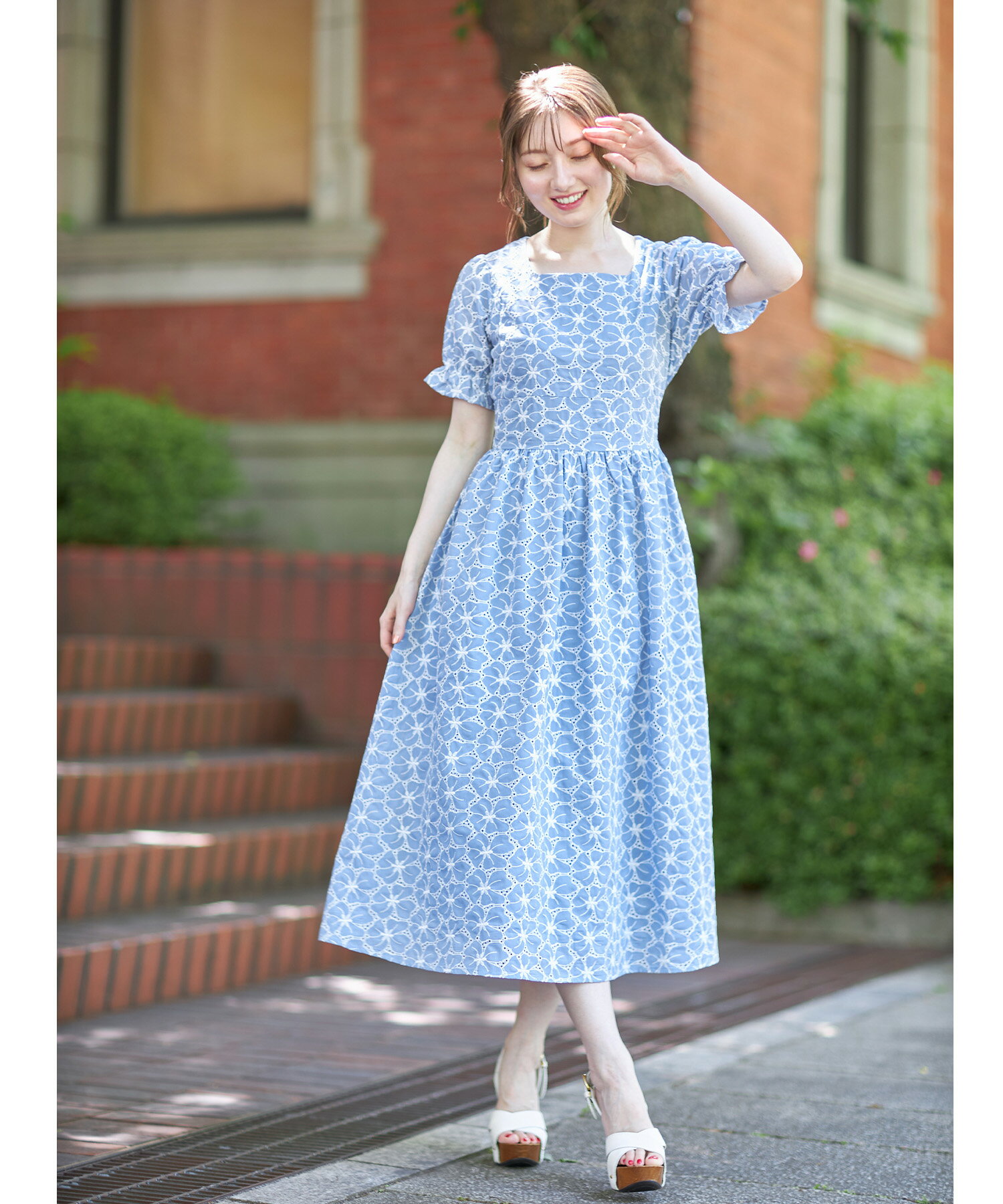 フラワーカットワークレース刺繍バイカラーワンピース【jornes　ジョーネス】tocco closet(トッコクローゼット)　ブルー ピンクのサムネイル
