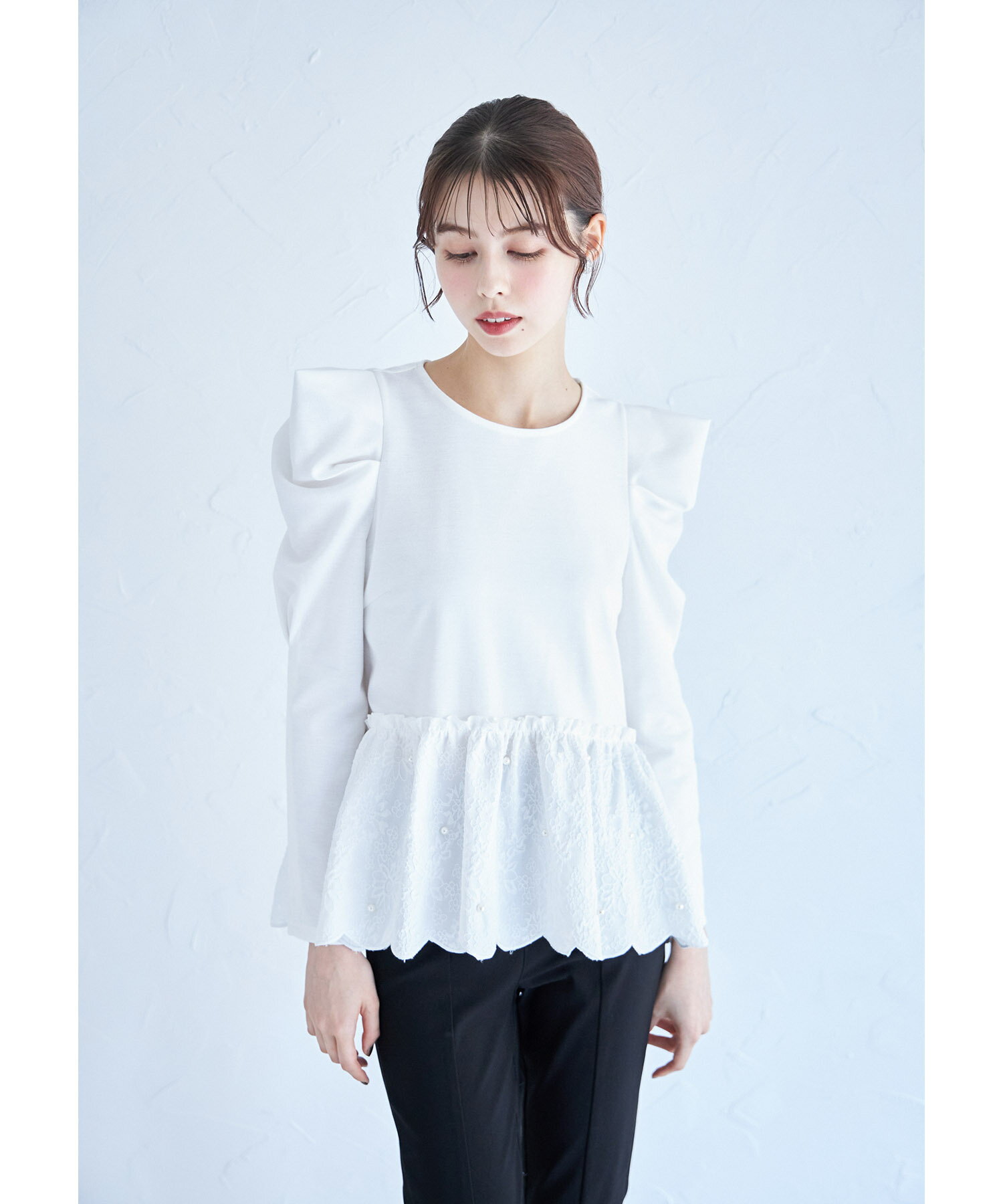 パール付きフラワージャガード切り替えポンチプルオーバー【fabiale ファビル】tocco closet(トッコクローゼット)　※宮本茉由さんはアイボリー着用 アイボリー ブラック 商品番号：186-179563のサムネイル