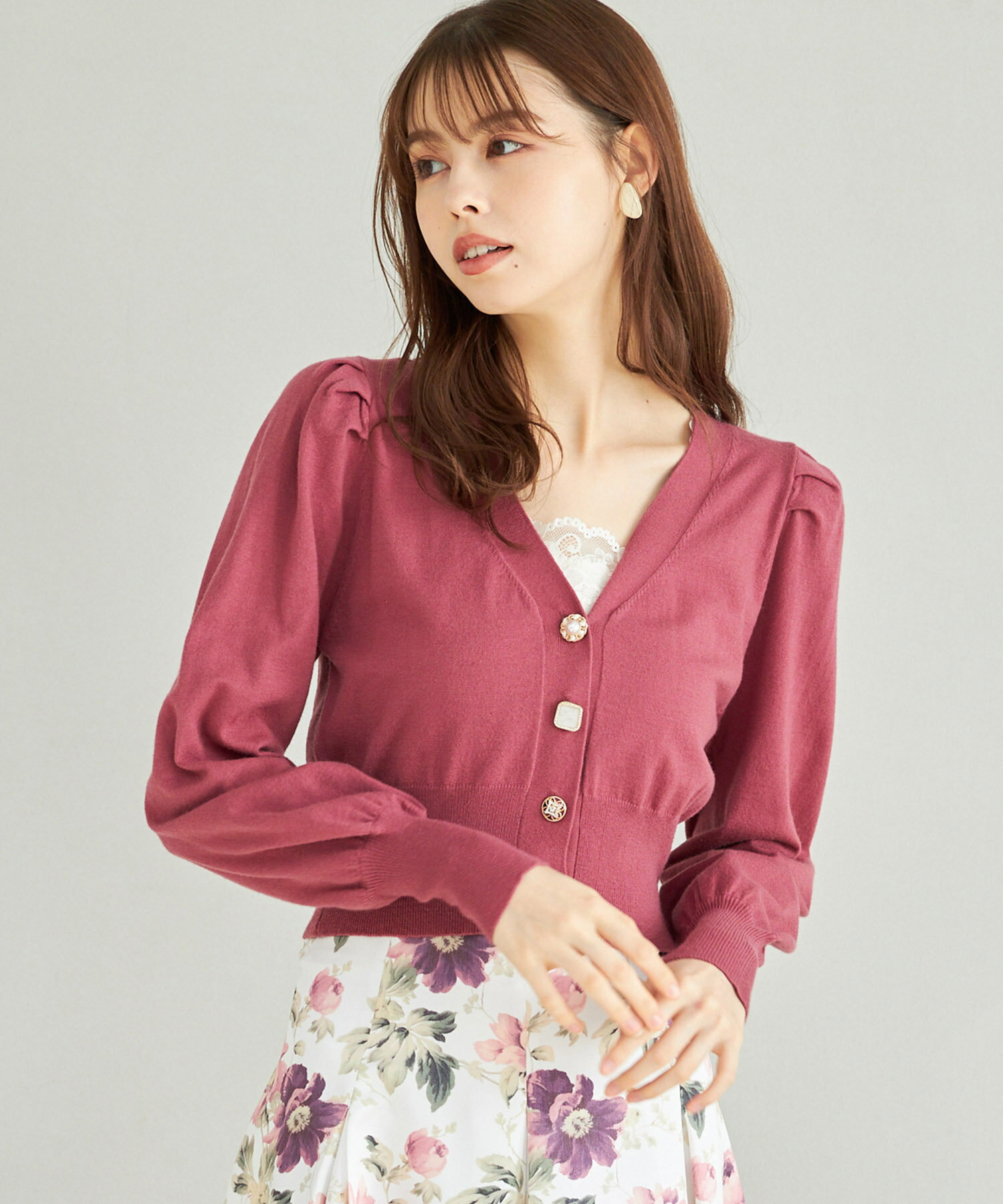 多種デザイン釦ショート丈カーディガン【loners ロナーズ】tocco closet(トッコクローゼット)　ローズピンク ブラック ベージュ 商品番号：186-177930のサムネイル