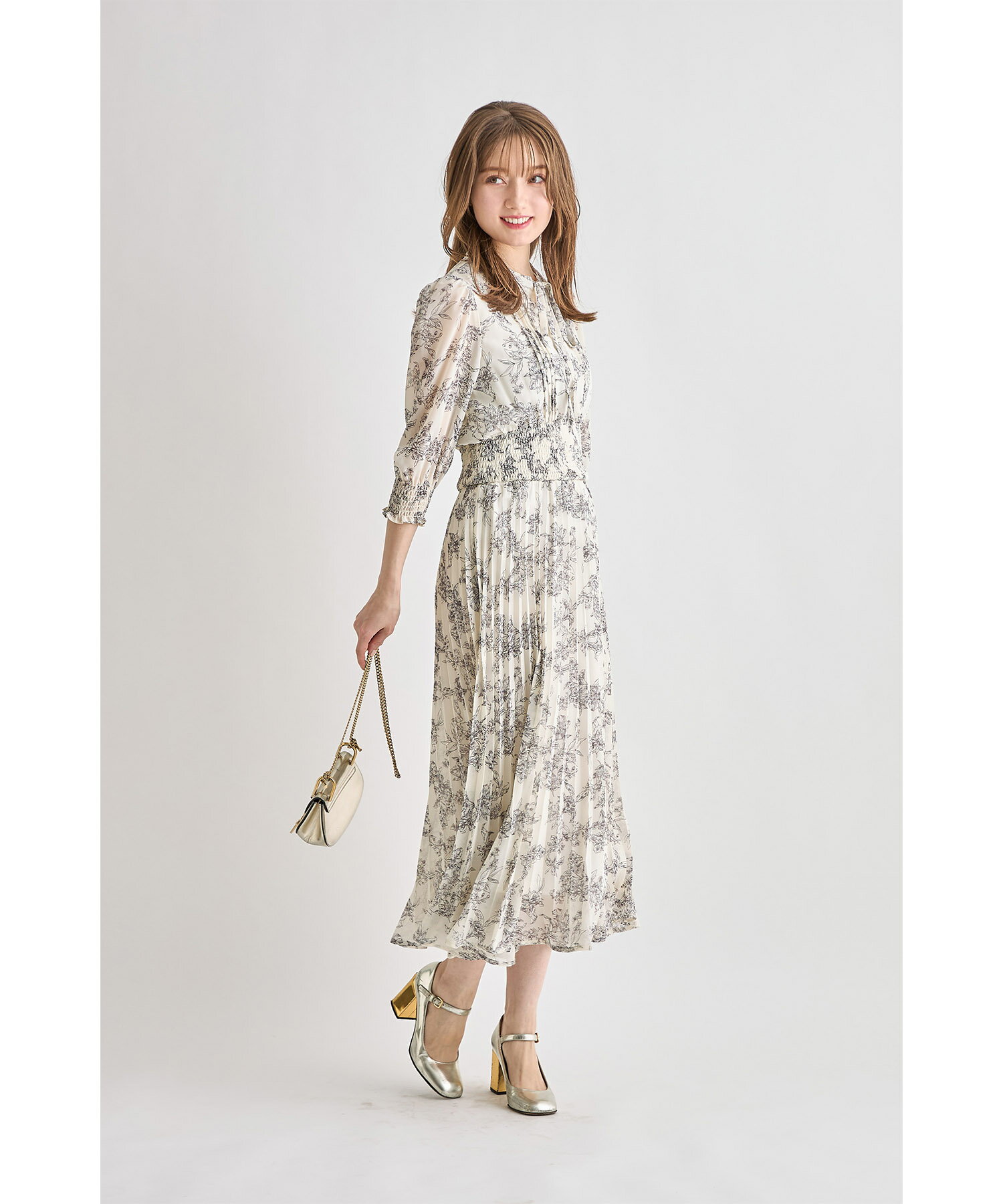 リボン付きシャーリングフラワープリントプリーツワンピース【kolate コレート】tocco closet(トッコクローゼット)　アイボリー グレージュのサムネイル
