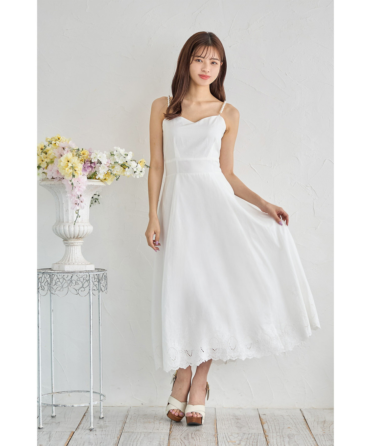 パールストラップ付きコットンレースキャミワンピース【diolos ディオロス】tocco closet(トッコクローゼット)※宇垣美里さんはオフホワイト着用　オフホワイト ネイビーのサムネイル