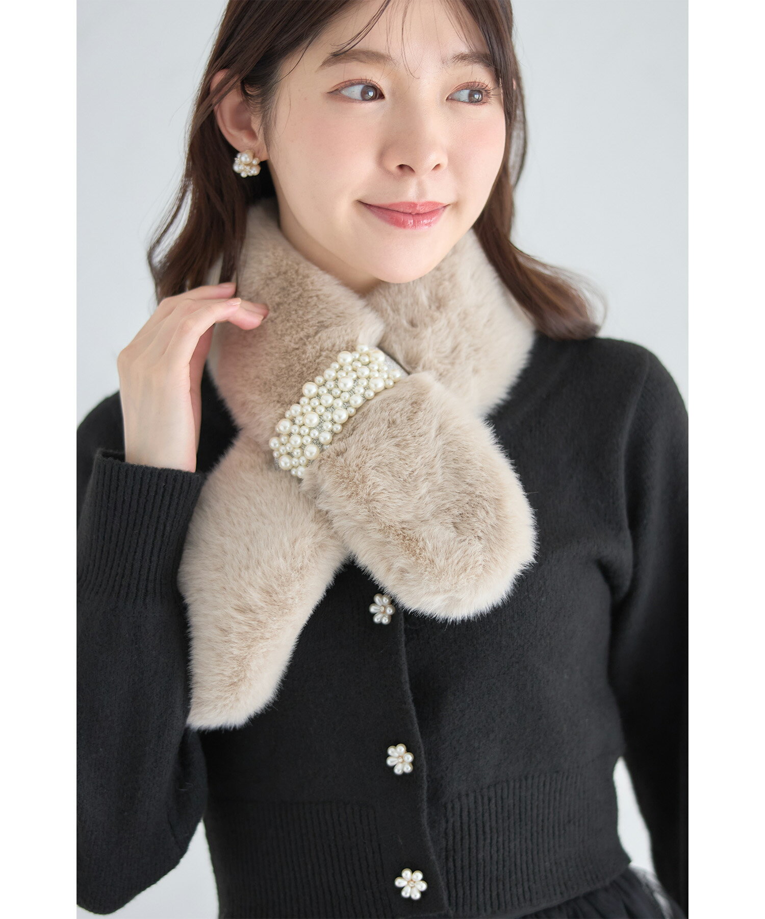 パール付きファーティペット【solica ソリカ】tocco closet(トッコクローゼット)　アイボリー アイスグレー グレージュ 商品番号：186-190072