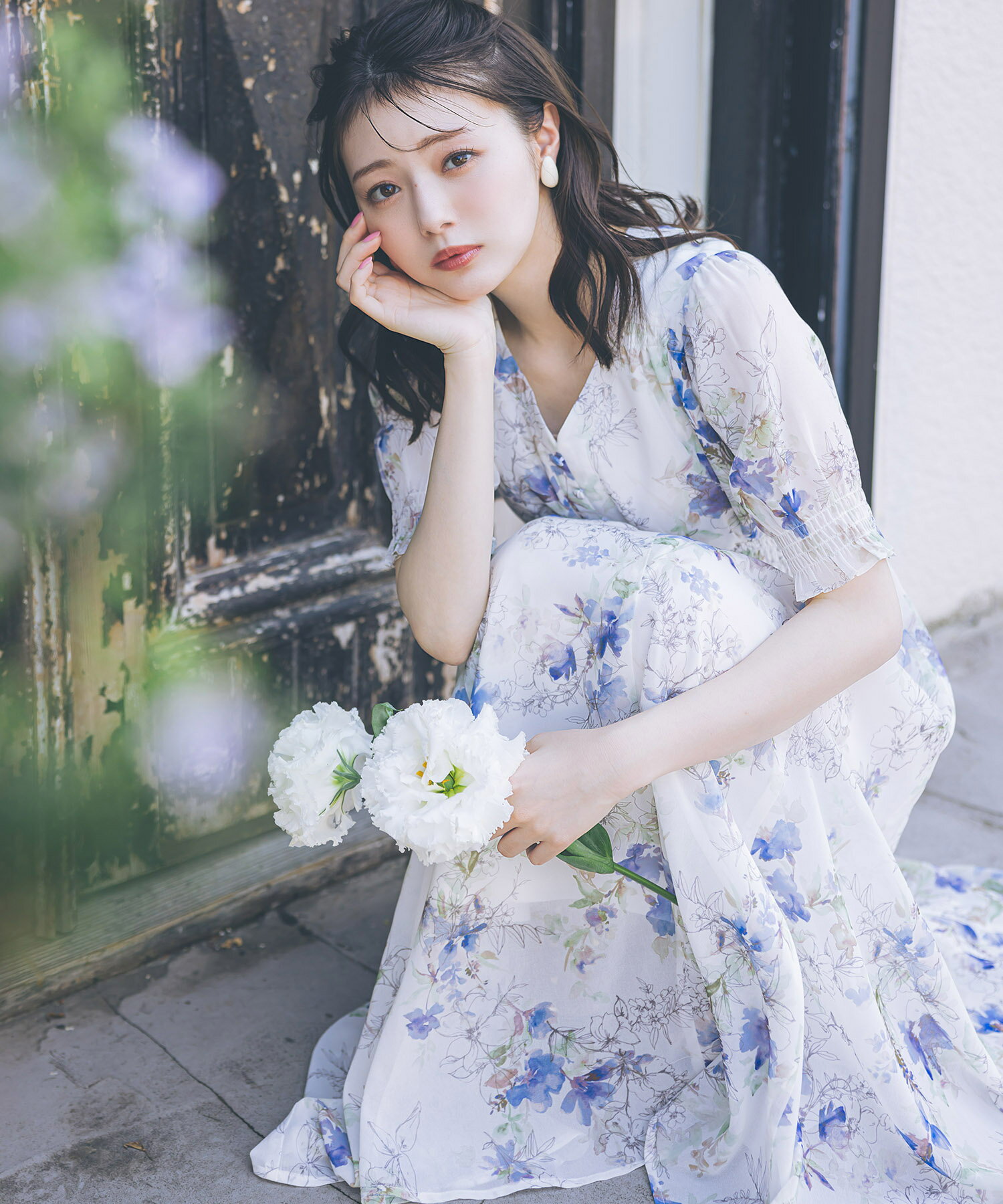 【S・Mサイズ展開】フロント飾り釦付きシャーリング水彩フラワープリントワンピース【janruil ジェンリル】tocco closet(トッコクローゼット)　 ※市川美織さんはブルー着用 ブルー ピンク 商品番号：186-186607