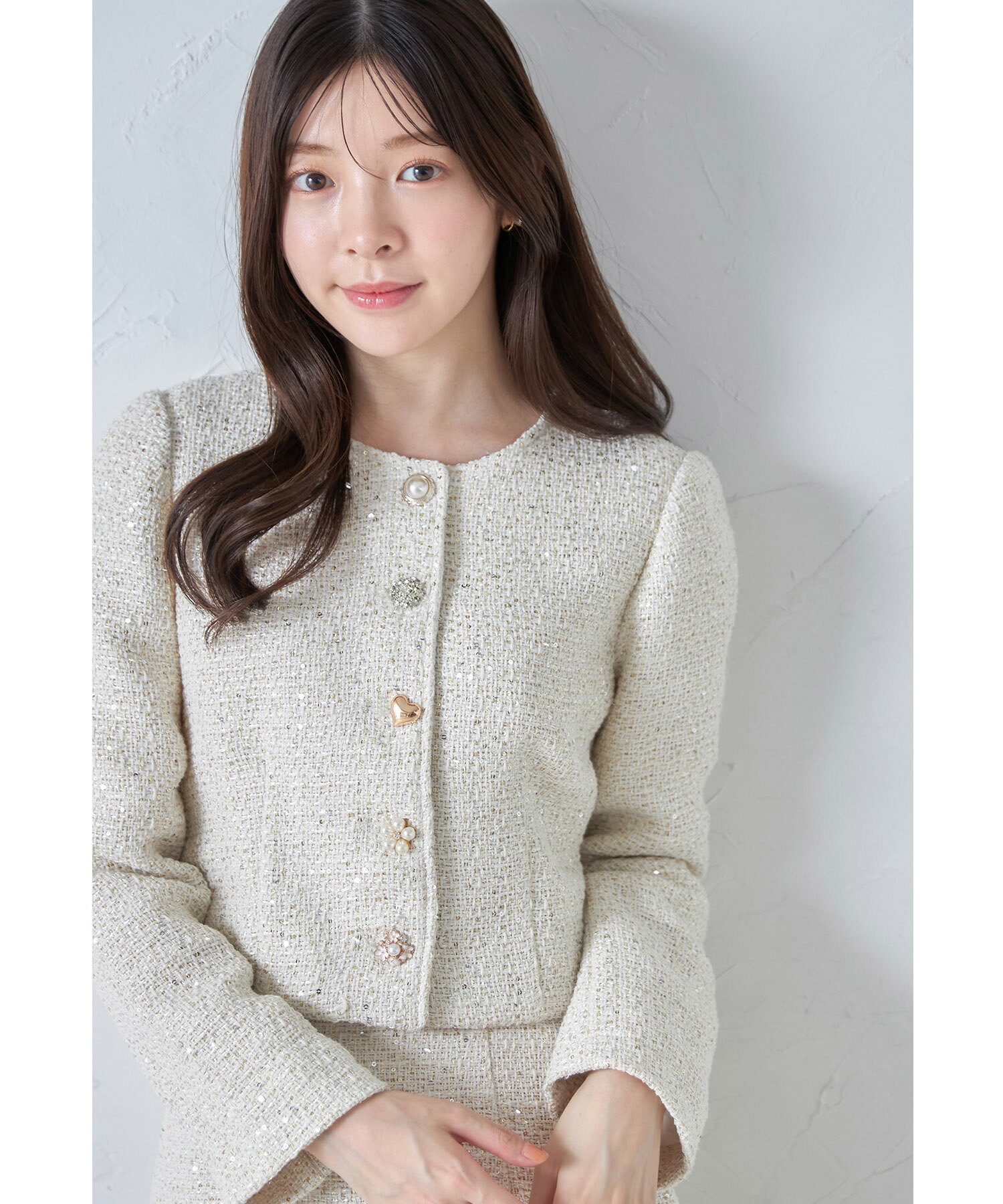 多種飾り釦スパンコールツイードショートジャケット【mesole ミソール】tocco closet(トッコクローゼット)　アイボリー ブラック 商品番号：186-189412のサムネイル