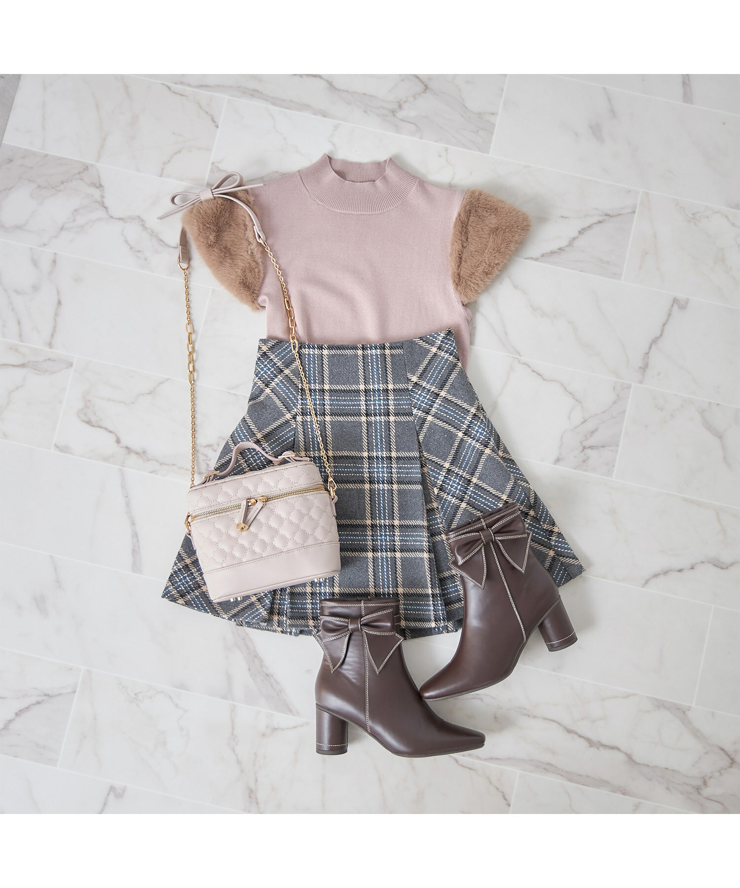 異なる表情を楽しめる2WAYリボンベルト付き配色ステッチ入りショートブーツ【radies　ラィース】tocco closet(トッコクローゼット)　 ※ピンクベージュの入荷はありません