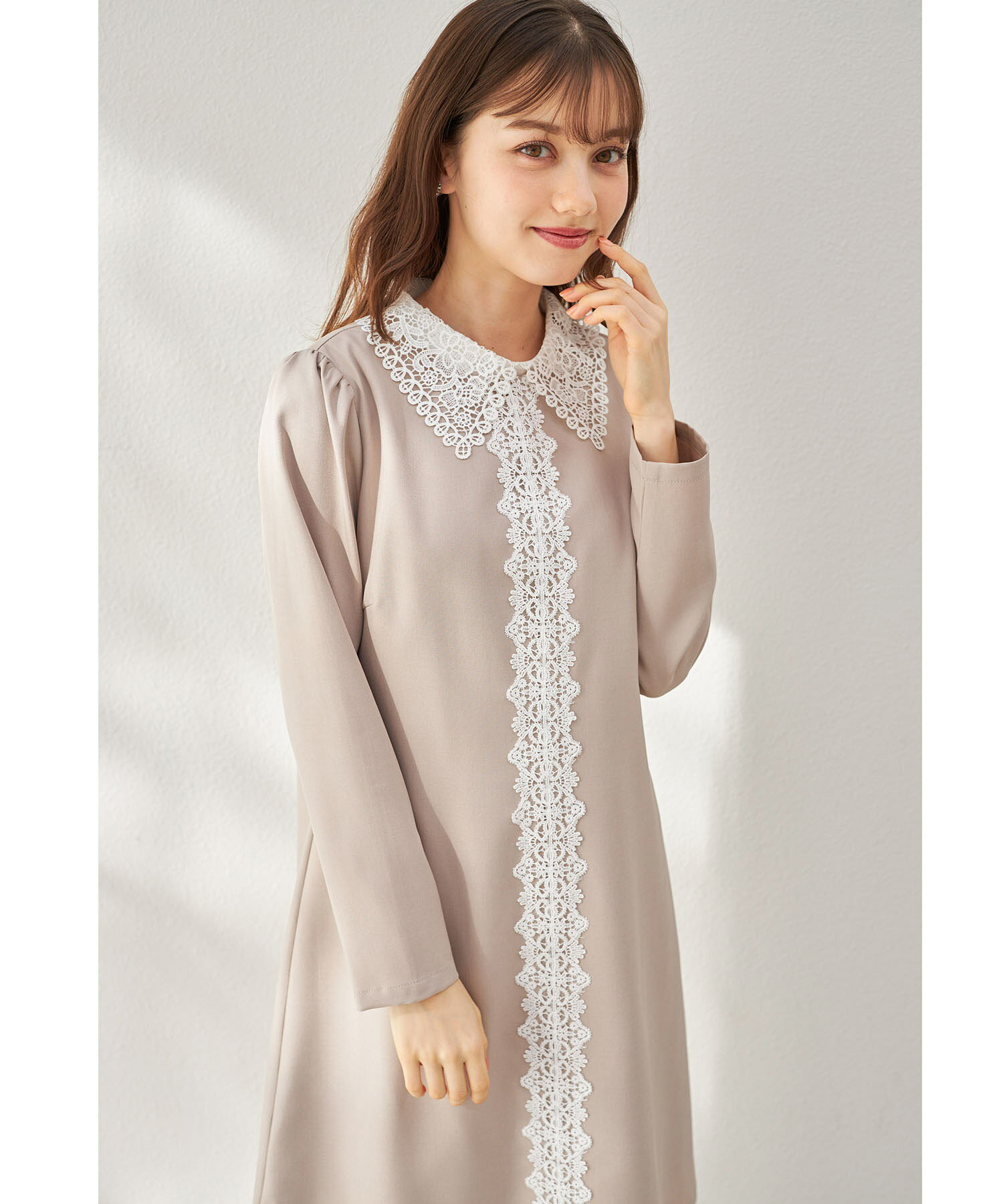 2WAYレース襟付きバイカラーレースワンピース【calestia カレスタ】tocco closet(トッコクローゼット)　 グレージュ ネイビー 商品番号：186-192915のサムネイル