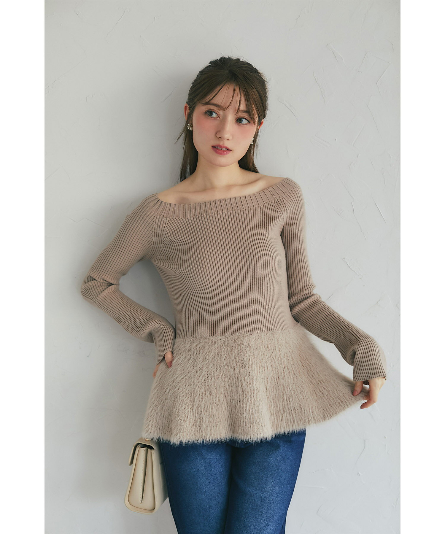 シャギー切り替えリブニットペプラムプルオーバー【sanella サネーラ】tocco closet(トッコクローゼット)※紺野彩夏さんはオフホワイト着用　 オフホワイト ベージュ 商品番号：186-199809