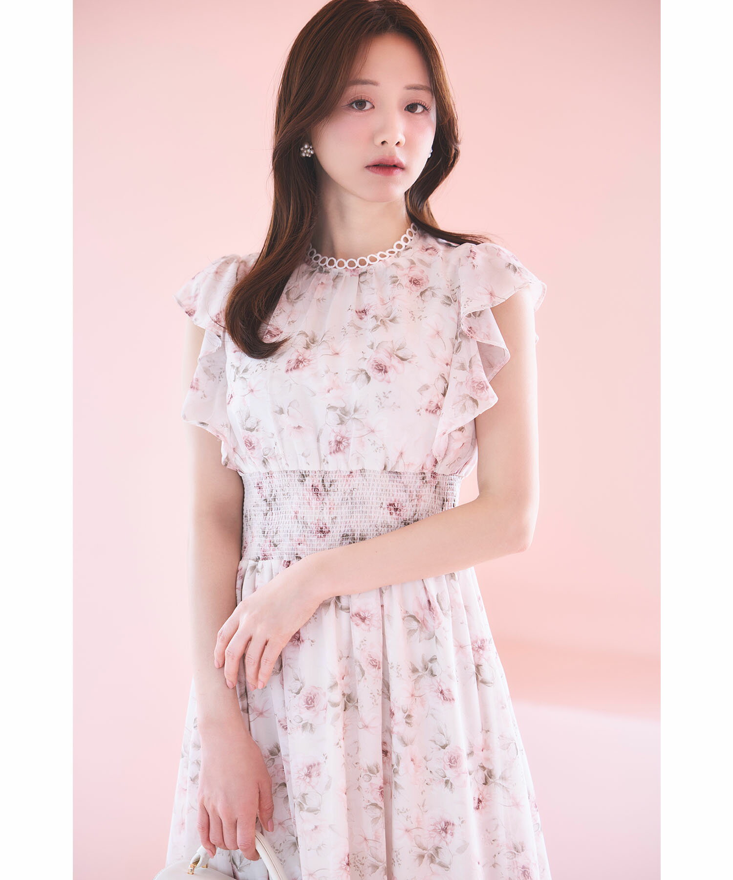 リングレース付きウエストシャーリングフラワープリントワンピース【delsira デルシラ】tocco closet(トッコクローゼット)　※森香澄さんはオフベージュ着用　 オフベージュ ブルー 商品番号：186-193708のサムネイル