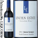 　Lincoln Estate Cabernet Sauvignon 　リンカーン・エステイト カベルネ・ソーヴィニヨン 色赤ワイン 味わいフルボディ ヴィンテージ品名に記載 産地オーストラリア サウス・オーストラリア 原産地呼称サウス・イースタン・オーストラリアG.I. 品種カベルネ・ソーヴィニヨン　100% 土壌鉄分の豊富な粘土質土壌が砂利質の花崗岩土壌に広がる ALC度数13.5% 飲み頃温度16℃ キャップ仕様スクリューキャップ ◆醗酵〜熟成 醗酵:ステンレスタンク醗酵 熟成:ブルゴーニュ樽熟成　12カ月(旧樽のみ)、一部オークスティーブ使用 ◆商品説明 深みのある黒果実のアロマ。ブルーベリーや心地良いスパイスのフレーバーがビロードのようなタンニンとバランス良くまとまります。 Lincoln Estate Wines リンカーン・エステイト・ワインズ 市場が求める価格を徹底的に追求。 可能な限りコストを削減してプレミアムワイン用に栽培されたブドウから驚異のコスパワインを産み出した。 1997年よりプレミアムワインを造るべくブドウ栽培を始め、当初は『ペンフォールド』等のプレミアムワインの造り手に良質なブドウを供給、2003年に入り、初めて念願の自社瓶詰めを行いました。 リンカーンシリーズは使用する瓶、ラベル、パッケージング、キャンペーン費など、抑えられるコストを全てカットし、 プレミアムワイン用に栽培したブドウから産まれるコストパフォーマンスに優れたワインです。 マグロの養殖で成功したターヴィ家 ワイナリーの名前となっているリンカーン港（ポートリンカーン）はオーストラリア屈指の漁場として知られ、マグロの養殖等が盛んに行われている産地。海洋性の気候と恵まれた日照量から農作物の宝庫としても知られています。 リンカーン・エステイトのオーナー、ターヴィー氏は、この地でマグロの養殖業や海産業を行う企業のオーナーでもあります。 プレミアム用ブドウで産まれるコスパワイン ブドウ栽培のモットーは手間隙を惜しまずかけること。使用されるブドウはシャルドネの一部以外全て自社畑（ペニンシュラズG.I.）で丹精込めて栽培されます。 「もっとカジュアルに手ごろな価格で」という市場の要望に応えるべく使用する瓶、ラベル、パッケージング、キャンペーン費など、抑えられるコストを全てカットし、驚きの価格設定でプレミアムワインを瓶詰めしています。 恵まれた地中海性気候 成長期の気温はマイルドで日照量に恵まれ、降雨量も非常に少なく、ブドウの木にとって理想的な環境でブドウは成熟していきます。 この結果、ミネラル感豊富なテロワールが表現された良質のブドウが産み出されます。 　■ 気候 ： 冷涼な地中海洋性気候 　■ 土壌 ： 鉄分の豊富な粘土質土壌 　■ 気温 ： 1月＜真夏＞の平均気温　25度-15度（夜） 　■ 畑は海からの距離 ： 12km ワインのヴィンテージについて こちらのアイテムは、予告なくヴィンテージが変更となる場合がございます。正確なヴィンテージが必要な場合は、購入される前にメールにてお問合せ下さいませ。※掲載画像はイメージです。お届けの品のラベルイメージ、ヴィンテージが異なる場合がございます。 メーカー希望小売価格はメーカーサイトに基づいて掲載しています。プレミアムクラスの葡萄が驚きの価格で楽しめる、 驚異のオーストラリア産ワインが登場！！