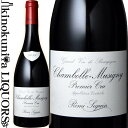 　Remi Seguin Chambolle Musigny 1er Cru 　レミ・スガン　シャンボル・ミュジニー　プルミエ・クリュ 色赤ワイン 味わいフルボディ ヴィンテージ品名に記載 産地フランス ブルゴーニュ コート・ド・ニュイ シャンボル・ミュジニー 原産地呼称A.O.C.シャンボル・ミュジニー プルミエ・クリュ 土壌石灰を多く含んだ粘土石灰質 品種ピノ・ノワール100％ ALC度数13% 飲み頃温度16℃ キャップ仕様コルク ビオ情報リュット・レゾネ ◆発酵〜熟成 発酵：ステンレス・タンク、主醗酵後オーク樽にてマロ・ラクティック醗酵 熟成：オーク樽 14カ月（仏産、228L、新樽比率30%） ◆商品説明 フレデリック・マニャン氏が2010年から新たに取組むワイナリー。華やかなベリー系フルーツのアロマに繊細な果実味、芯の通ったミネラル感が美しい魅惑的なワインです。 　Remi Seguin 　レミ・スガン ◆フレデリック・マニャン氏が新たに手がける新プロジェクト 2010年に前当主であるレミ・スガン氏の健康状態が悪くなったことから、ドメーヌが売却されることとなりました。もともと所有する畑のほとんどがお隣同士で、親交の深かったフレデリック・マニャン氏がこちらの畑を購入、ワイナリー名もそのまま引き継いでワイン造りを開始しました。フレデリックで4代目となるワイナリーで、基本的にはレミ・スガンの所有している畑のブドウからワインを造りますが、フレデリックのネゴシアンとしての情報網を生かし栽培農家からもブドウを購入しています。ドメーヌとネゴシアンの中間的な存在となるフレデリック第三のプロジェクトが始まりました。 ◆モレ・サン・ドニの若き銘醸生産者 フレデリック・マニャン氏はモレ・サン・ドニに続く一族の5代目で現在はドメーヌ・ミシェル・マニャン、メゾン・フレデリック・マニャンとレミ・スガンを営んでいます。 ディジョンの醸造学校を卒業したあと、モレ・サン・ドニの名手である父ミシェル・マニャン氏の下で働き、その後カリフォルニアとオーストラリアへ渡り研鑽を積みます。1993年に再び父の下に戻りドメーヌ・ミシェル・マニャンで仕事を行いながら、その2年後にはネゴシアンのフレデリック・マニャンを創設。世界中からそのワインの素晴らしさが称賛されているモレ・サン・ドニを代表する生産者です。 フレデリックは新たに挑戦するこのレミ・スガンで「ピュアな果実味に溢れ、かつその土地を表現した、本当の意味で誰が飲んでも美味しいワインを造りたい」と語ります。 ◆自然を尊重し、本当の意味で美味しいワインを造りたい。 テロワールの個性を尊重し、その土地の味わいを引き出すためにできるだけ手を加えないワイン造りを目指しています。畑本来のポテンシャルが表現された本当の意味で誰が飲んでも美味しいと感じるワインを作りたい、とフレデリックは語ります。 ◆自社畑ではビオディナミを実践。 買いブドウからもワインを造っているため認証こそ取得しておりませんが、自社畑では長年ビオディナミを実践してきたスタッフが丁寧に畑仕事を行っています。フレデリックはビオディナミの方法に従い植物の生態に沿った栽培を行うことで、土壌の個性をワインに反映させることができる、と考えています。 ※掲載画像はイメージです。お届けの品のラベルイメージ、ヴィンテージが異なる場合がございます。 メーカー希望小売価格はメーカーサイトに基づいて掲載しています。