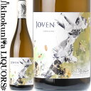 　JOVEN Vino Blanco 　ホーヴェン ガルナッチャ ブランコ 色白ワイン 味わい辛口 ヴィンテージ品名に記載 産地スペイン 原産地呼称D.O.アルマンサ 品種ガルナッチャ ALC度数13.5% 飲み頃温度6〜12℃ キャップ仕様スクリューキャップ ビオ情報オーガニック農法 認証機関EU ◆商品説明 「ホーヴェン」は単一品種の黒ブドウ「ガルナッチャ・ティント」で造られたコレクション。黒ブドウ「ガルナッチャ」は言語での表記は 「La Gaenacha」で女性名詞になります。 「ホーヴェン」はスペイン語で「若い」という意味で ワイン醸造では樽熟成をしていない、もしくは 12か月以下の樽熟成をしたワインの名称です。 ワインに「ガルナッチャ・ホーヴェン」と名付け 擬人化し、若い幸せな女性をイメージし造られた ワインです。 1998年にスペイン南東部アルマンサに設立されたワイナリーで、この土地のワインらしいよく熟した果実味と、標高の高い畑の立地を生かした上質でフレッシュなバランスのとれたワイン造りを目指しています。オーガニック農法で栽培されたガルナッチャ種のブドウを使用。白い花のフェンネルを思わせる立リッチで華やかな香りの辛口白ワインです。 ◆コンクール入賞歴 ワインコンクール金賞受賞 　HACIENDA　EL　ESPINO 　アシエンダ・エル・エスピノ ◆アシエンダ・エル・エスピノについて アシエンダ・エル・エスピノが位置するアルマンサは、ラ・マンチャの南東の端に位置する小さな町です。そのアルマンサ出身のビジネスマンであるパコ・ミラン氏によって1998年に「アシエンダ・エル・エスピノ」は設立されました。 現在は、息子であるギレルモ・ミラン氏がワイナリーを運営し、ブドウ栽培と醸造を担っています。 アシエンダ・エル・エスピノのブドウ畑は平均標高730mという標高の高い場所に位置し、畑の土壌は非常に痩せた石灰質と石の多い土壌で、ブドウ栽培に非常に適した土壌となっています。その高い標高がもたらす昼夜の寒暖差、石灰質土壌のもたらすミネラル感、そして温暖な気候がもたらすブドウの成熟が完璧なハーモニーを生み出します。 栽培するブドウはすべてオーガニック農法で栽培するという哲学をワイナリーは掲げており、自然への愛、自社の畑だけではなく周囲の環境への愛情、そしてもちろんオーガニックワインが好きという想いのもと、人の手の最小限の介入でブドウを健康的に保てるよう設備と立地条件を整えています。 そのひとつに、畑の位置があり、自社畑はワイナリー周辺に位置しており、収穫したブドウを素早くワイナリーに届けることができ、原料ブドウの酸化によるダメージを最小限に抑えるなど、様々な工夫がなされています。 ワインのヴィンテージについて こちらのアイテムは、予告なくヴィンテージが変更となる場合がございます。正確なヴィンテージが必要な場合は、購入される前にメールにてお問合せ下さいませ。※掲載画像はイメージです。お届けの品のラベルイメージ、ヴィンテージが異なる場合がございます。 メーカー希望小売価格はメーカーサイトに基づいて掲載しています。