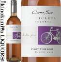 　Cono Sur Pinot Noir Rose Bicicleta Reserva 　コノスル ピノ・ノワール ロゼ ビシクレタ レゼルバ 色ロゼワイン 味わいやや辛口 ヴィンテージ品名に記載 産地チリ ビオ・ビオ・ヴァレー 格付D.O. ビオ・ビオ・ヴァレー 品種ピノ・ノワール100% ALC度数13% 飲み頃温度6℃〜10℃ キャップ仕様スクリューキャップ ◆栽培方法 土壌はミネラルを豊富に含む赤土の粘土質土壌。標高が高く29℃を超えることは滅多にない。手摘みで収穫。収量は11t/ha。 ◆発酵〜熟成 低温で1時間マセラシオンして色付けをする。10℃に保たれたステンレスタンクで6ヶ月熟成。残糖度は7.3g/L。 ◆商品説明 フレッシュでエレガント、チェリーを思わせる赤い果実の香り。ジューシーで柔らかな口当たり。赤い果実の風味豊かで爽やかな味わい。 ◆合う料理 牛ロースのレアカツレツ、青椒肉絲(チンジャオロースー)、海老のチリソース、フルーツの盛合わせ、ブラックチェリーのタルト、サーモンのカルパッチョ、生ハムのサラダなどの料理によく合います。 　Cono Sur 　コノスル ◆常に時代を先取りする、「イノベーティブ」な生産者 　コノスルとは「南の円錐」という意味で、「南向きの円錐の形をした南米大陸から、世界に向けてニューワールドワインの魅力を発信していこう」というヴィジョンをもって1993年に設立されました。設立後十数年のうちに、チリ第2位の輸出量を誇るまでの大ブランドに成長したコノスルですが、その成長の原動力であり、コノスルの理念でもある「イノベーション(革新的であること)」を常に追い求める姿勢は、スクリューキャップの導入、ビオビオやレイダなど新興産地においての自社畑拡大、サスティナブル農法や有機栽培の実践など、時代に先駆けて行われてきた数々の取り組みに表れています。リーズナブルな価格で高品質＆高コストパフォーマンスのコノスルワインは、各種コンクール等の賞やワイン誌での高い評価を国内外で獲得しており、農夫達のハードワークと有機栽培畑のシンボルである「自転車」ラベルで親しまれています。 ラインナップは、手頃な価格で十分な飲みごたえが得られる「ビシクレタ・レゼルバ」シリーズ、有機栽培葡萄を使用した「オーガニック」シリーズ、樽熟成により味わいに深みを増した「レゼルバ・エスペシャル ヴァレー コレクション」シリーズ、品種の個性を最大限に表現した「シングルヴィンヤード」シリーズ、特に条件の良い畑の葡萄を使用した「20樽限定」という名の最高級シリーズ「20バレル」シリーズ、ピノ・ノワールの最高級品「オシオ」、溌剌とした味わいの「スパークリング」、シャンパーニュ製法の「センティネラ」、甘口ワイン「コセチャ・ノーブレ」、フラッグシップ・カベルネ・ソーヴィニヨン「シレンシオ」。 ワインのヴィンテージについて こちらのアイテムは、予告なくヴィンテージが変更となる場合がございます。正確なヴィンテージが必要な場合は、購入される前にメールにてお問合せ下さいませ。※掲載画像はイメージです。お届けの品のラベルイメージ、ヴィンテージが異なる場合がございます。 メーカー希望小売価格はメーカーサイトに基づいて掲載しています。