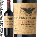 　The Federalist Bourbon Barrel-Aged Zinfandel 　フェデラリスト　バーボンバレル・エイジド・ジンファンデル 色赤ワイン 味わいフルボディ ヴィンテージ品名に記載 産地アメリカ　カリフォルニア　メンドシーノ 品種ジンファンデル93%、カベルネ・ソーヴィニョン3%、メルロー2%、マルベック2% ALC度数15.5% 飲み頃温度16〜18℃ キャップ仕様コルク ◆発酵〜熟成 区画毎に適した発酵がなされ、それぞれ平均12日間はスキンコンタクトが行われます。 アメリカンオーク樽で6ヶ月間熟成の後、強めにローストしたバーボン樽で6カ月間熟成。 ◆商品説明 2016年のカリフォルニアは、緻密な複雑味と綺麗な酸味に特徴づけられるヴィンテージです。夏季は例年よりも冷涼ながらも、果実は時間をかけてゆっくりと成熟しました。 ダークパープルの色調で、バーボン樽由来の燻香やバニラのアロマ、若干のスパイス感やダークチェリーのニュアンスも感じられます。口に含む と、ジンファンデルらしいジューシーさとスパイスが広がり、長く滑らかな余韻が続きます。 　THE FEDERALIST 　ザ・フェデラリスト 1996年にアンソニー・テルラートが、二人の息子ビルとジョンとともに始めたテルラート・ワインズは、EXCELLENCEという一つの揺るぎない信念に基づいて発展を遂げました。 フェデラリストは、ワインを愛した建国の父たちへの尊敬と敬愛の念を表し、ボトルごとにアメリカの偉人が描かれています。アメリカでワイン造り が始まったのは、コロンブス到着以降でした。当時はほとんどが粗く無骨な味 わいでしたが、次第に濃密で複雑なワインへと進化していきました。 また、同じ頃にベンジャミン・フランクリンが、「ワインとは神が我々を愛し、我々の幸 福を望んでいることを立証するものである。」という名言を残しています。 アメリカで10ドルを上回る価格帯のワインで、年に100万ケース規模で出荷 されているブランドはわずか2社しかない中、フェデラリストは2年目にして、 すでに20万ケースの売上に達しています。 ※掲載画像はイメージです。お届けの品のラベルイメージ、ヴィンテージが異なる場合がございます。 メーカー希望小売価格はメーカーサイトに基づいて掲載しています。