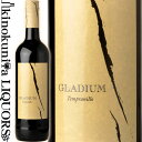 　GLADIUM　TEMPRANILLO JOVEN 　グラディウム　テンプラニーリョ　ホーベン 色赤ワイン 味わいミディアムボディ、辛口 ヴィンテージ品名に記載 産地スペイン　カスティーリャ　ラ　マンチャ州 原産地呼称DOラ　マンチャ 品種テンプラニーリョ100％ 土壌小石と砂を多く含む粘土石灰質土壌 ALC度数13.5% 飲み頃温度14〜16℃ キャップ仕様コルク ビオ情報環境に配慮した栽培を実践 ◆畑 エル・プロベンシオ村。年間日照4000時間。 畑を囲む森が気温を和らげ、ワインにバランスをもたらす。 年間雨量400mmのみ。 小石と砂を多く含む粘土石灰質土壌が適度な水分を保つ。 ◆発酵〜熟成 畑とワイナリーとで2回、果実の選別を行う。 除梗し破砕はせずに発酵させることで、マセラシオン・カルボニック効果が得られ、豊かな果実感が保たれる。ステンレスタンクにて22-25℃で発酵。 醸造後、分析と試飲で最終チェックを行い、厳しい基準を満たしたワインのみ使用。 ◆商品説明 若々しさの中にも、しっかり感じ取れる凝縮感と細やかなタンニン。期待以上の味わいの展開は新たなワインの世界を切り開く。 ◆専門誌評 (2006)ワイン スペクテーター 82pt (web only 2008) (2007)ワイン アドヴォケイト 87pt (No175 Feb 2008) (2010)ワイン アドヴォケイト 87pt (NO195 Jun 2011) (2008)リアルワインガイド 旨安ワイン総集編3位 　BODEGAS CAMPOS REALES 　ボデガス　カンポス　レアレス 1950年に設立した協同組合が事業拡大の後、1988年に地元の生産者と共にボデガス・カンポ・レアレスを形成。ラ・マンチャの伝統を踏まえた上で、最新の技術を積極的に取り入れてきました。 ワインメーカーはラ・マンチャワインの改革を進める新しい世代の醸造家の一人、ラファエル・カニサレスが担当。数年前からソレダ・ロペスが引き継いでいます。 マーケティング及び広報担当は、国際市場とワイン造りに精通しているホセ・アントニオ・イダルゴです。栽培者から、マネージメントまで、スタッフ全員が現地出身で、その産地の特徴を誰よりよく理解しています。 そのワインを熟知したスタッフもワイナリーの特徴で、お手頃な価格帯ながらもかなり評価の高いワインを造り出す、まさにラ・マンチャ レボリューションのリーダー的な生産者です。 ワインのヴィンテージについて こちらのアイテムは、予告なくヴィンテージが変更となる場合がございます。正確なヴィンテージが必要な場合は、購入される前にメールにてお問合せ下さいませ。※掲載画像はイメージです。お届けの品のラベルイメージ、ヴィンテージが異なる場合がございます。 メーカー希望小売価格はメーカーサイトに基づいて掲載しています。受賞歴2006　ワイン スペクテーター 82pt (web only 2008)2007　ワイン アドヴォケイト 87pt (No175 Feb 2008)2010　ワイン アドヴォケイト 87pt (NO195 Jun 2011)