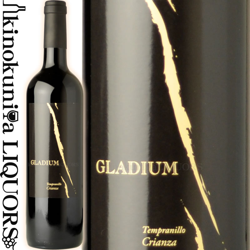 　GLADIUM　TEMPRANILLO CRIANZA 　グラディウム　テンプラニーリョ　クリアンサ 色赤ワイン 味わいややフルボディ ヴィンテージ品名に記載 産地スペイン　カスティーリャ ラ マンチャ州 原産地呼称DOラ マンチャ 品種テンプラニーリョ100％ 土壌小石と砂を多く含む粘土石灰質土壌 ALC度数13.5% 飲み頃温度14〜16℃ キャップ仕様コルク ビオ情報環境に配慮した栽培を実践 ◆畑 エル・プロベンシオ村。年間日照4000時間。 畑を囲む森が気温を和らげ、ワインにバランスをもたらす。 年間雨量400mmのみ。 小石と砂を多く含む粘土石灰質土壌が適度な水分を保つ。 ◆発酵〜熟成 畑とワイナリーとで2回、果実の選別を行う。除梗し破砕はせずに発酵させることで、マセラシオン・カルボニック効果が得られ、豊かな果実感が保たれる。ステンレスタンクにて22〜25℃で発酵。 醸造後、分析と試飲で最終チェックを行い、厳しい基準を満たしたワインのみ使用。 アメリカンオークにて12ヶ月熟成。瓶熟16ヶ月。 ◆商品説明 スペインの“今”を感じるパワーとバランスを兼ね備えた、コストパフォーマンスの高い赤。 ◆専門誌評 (2006)ワインアドヴォケイト 90pt (2008/02 175号) (2009)ワインアドヴォケイト 88pt (2011/05 195号) (2008)リアルワインガイド旨安大賞 　BODEGAS CAMPOS REALES 　ボデガス　カンポス　レアレス 1950年に設立した協同組合が事業拡大の後、1988年に地元の生産者と共にボデガス・カンポ・レアレスを形成。ラ・マンチャの伝統を踏まえた上で、最新の技術を積極的に取り入れてきました。 ワインメーカーはラ・マンチャワインの改革を進める新しい世代の醸造家の一人、ラファエル・カニサレスが担当。数年前からソレダ・ロペスが引き継いでいます。 マーケティング及び広報担当は、国際市場とワイン造りに精通しているホセ・アントニオ・イダルゴです。栽培者から、マネージメントまで、スタッフ全員が現地出身で、その産地の特徴を誰よりよく理解しています。 そのワインを熟知したスタッフもワイナリーの特徴で、お手頃な価格帯ながらもかなり評価の高いワインを造り出す、まさにラ・マンチャ レボリューションのリーダー的な生産者です。 ワインのヴィンテージについて こちらのアイテムは、予告なくヴィンテージが変更となる場合がございます。正確なヴィンテージが必要な場合は、購入される前にメールにてお問合せ下さいませ。※掲載画像はイメージです。お届けの品のラベルイメージ、ヴィンテージが異なる場合がございます。 メーカー希望小売価格はメーカーサイトに基づいて掲載しています。受賞歴2006　ワイン アドヴォケイト 90pt (No175 Feb 2008)