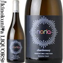 　"Noria" Chardonnay / Sangiacomo Vineyard 　ノリア　シャルドネ　サンジャコモ　ヴィンヤード 色白ワイン 味わい辛口 ヴィンテージ品名に記載 産地アメリカ　カリフォルニア　ソノマ 原産地呼称AVA ソノマコースト 品種シャルドネ100％ ALC度数13.9% 飲み頃温度7～14℃ キャップ仕様コルク ◆発酵〜熟成 除梗せず優しくプレスし、100%仏産樽で発酵後、 10ヶ月(新樽 25%) 熟成中にマロラクティック発酵を行う。 ◆商品説明 このシャルドネは純米吟醸酒をモデルに造られています。 柔軟かつ厚みのある口当たり、複雑性、粘りのある酸、そし て心地良い余韻、これらの味わいを満たす為に3つのクローンをブレンドしています。クローン 95からは華やかさをしっかりとした骨格ときれいな酸はウェンテから、味わい深さはハイドからそれぞれワインにもたらされました。 2018年は過去2,3年間に比べると寒い春に始まり、開花期間も2週間程長かったですが、結実は順調でした。夏の間の気温は穏やかで、長いハングタイムを取って果実は生 き生きとした酸を保ったまま、理想的に熟すことができま した。2018年は優れた年として記憶されるでしょう。 ＜テイスティングノート＞ ライム、アプリコット、リンゴ、洋梨などの果実のアロマ、 カルダモン、タラゴン、バジルなどのハーブ香が心地よく漂います。 口当たりは繊細で、シトラス系の果実味にほのか なトロピカルフルーツの味わいが重なり、口の中に優しく ひろがります。瑞々しい酸が肉感的な果実味に溶け込み、蜂蜜、キャラメル、月桂樹のほのかな香りが、より一層複雑か つ魅惑的な余韻を楽しませてくれます。 　NAKAMURA CELLARS 　ナカムラセラーズ ◆日本人醸造家が造る、 繊細な日本食に合うカリフォルニアワインを目指す ワイン名のノリアはスペイン語で水車の意。水車から連想される水、自然、生活の基本的なエネルギーのメージがそのままワインが持つ要素と重なりあうため、このブランド名を採択。 ワインは生活の一部であり、その時々の生活を輝かせてくれる花火のような存在であるとのことから、ロゴマークの無数の白い点は水しぶきと花火を同時に表現しています。 醸造家は中村倫久氏。日本でホテルに就職し、ソムリエ資格取得を経て、サンフランシスコのホテル日航に赴任し、現地でカリフォルニアワインの魅力にとりつかれて、醸造家を目指して退職。 UCデービス校で学ぶ傍らナパのワイナリーで働き、卒業後はナパワインカンパニーでハイジバレットなどの高名な醸造家の姿勢や技術に触れて経験を積み、いくつかのワイナリーでアシスタントワインメーカー、そしてワインメーカーとして働いています。 ノリアは日本食に合うワインを目標に、それに適したブドウと地区の選択を慎重に行った結果、2010年にソノマコーストの高名な栽培農家サンジャコモのブドウにたどり着きシャルドネとピノ・ノワールをリリース。2014VTGからはソーヴィニヨン・ブランが仲間入りし、新しい畑のピノ・ノワールも加わりました。 カリフォルニアでアメリカンドリームを実現したワインです。 ※掲載画像はイメージです。お届けの品のラベルイメージ、ヴィンテージが異なる場合がございます。 メーカー希望小売価格はメーカーサイトに基づいて掲載しています。