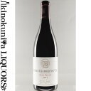 　GEVREY CHAMBERTIN 1er CRU CLOS PRIEUR ジュヴレ・シャンベルタン・プルミエ・クリュ・クロ・プリウール 色赤ワイン 味わい ヴィンテージ品名に記載 産地フランス　ブルゴーニュ 原産地呼称A.O.C. GEVREY CHAMBERTIN 1er CRU 格付プルミエ・クリュ 品種ピノ・ノワール100％（1954年と2003年に植樹） ALC度数＿% 飲み頃温度14～16℃ キャップ仕様コルク ◆醸造 75％除梗し発酵。フレンチオークバリックにて18ヶ月熟成（新樽率40％） 　DOMAINE DROUHIN LAROZE 　ドメーヌ・ドルーアン・ラローズ DOMAINE DROUHIN LAROZE (ドメーヌ・ドルーアン・ラローズ) MAISON LAROZE DE DROUHIN（メゾン・ラローズ・ド・ドルーアン） 1850年、ジャン・バプティスト・ラローズがジュヴレ・シャンベルタン村で創業。1919年、孫のスザンヌと、シャンボール・ミュジニー村のアレクサンドル・ドルーアンが結婚し、今日の「ドメーヌ・ドルーアン・ラローズ」が誕生しました。 現在、5代目であるフィリップ・ドルーアンが中心となって運営し、170年以上あるドメーヌの歴史を守っております。 それぞれのテロワールと、ピノ・ノワールの個性を最大限引き出す為、畑仕事に重きを置き、極力手を加えず醸造することをドメーヌの哲学とし、味わいは、優しい抽出でピュアな果実味が広がるエレガントなスタイルです。 また、この豪華なラインナップにも関わらず良心的な価格なのもこのドメーヌの魅力です。ここ数年、価格高騰の波が激しいブルゴーニュですがドルーアン・ラローズではプルミエ・クリュで上代1万円前半、グラン・クリュでも上代2万円～3万円台と他の有名生産者に比べ比較的お求めやすい価格となっております。 2008年からはネゴシアンのメゾン・ラローズ・ド・ドルーアンを設立。 厳選した契約農家から購入した葡萄をドメーヌ物のワイン造りと同様に葡萄やテロワールの個性、ポテンシャルをそのまま引き出したピュアでクリーンな味わいに仕上げております。 ※掲載画像はイメージです。お届けの品のラベルイメージ、ヴィンテージが異なる場合がございます。 メーカー希望小売価格はメーカーサイトに基づいて掲載しています。