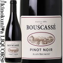 　Alain Brumont Bouscasse Pinot Noir アラン・ブリュモン　ブースカッセ ピノ・ノワール 色赤ワイン 味わいフルボディ ヴィンテージ品名に記載 産地フランス ヴァン・ド・フランス 品種ピノノワール100％ ALC度数＿% 飲み頃温度16℃前後 キャップ仕様コルク ◆商品説明 『テロワールの天才』アラン・ブリュモンが選び抜いた、マディランの粘土石灰質土壌で造るピノ・ノワール。冷涼な北向き斜面で栽培し、一部を樽熟成して仕上げました。満足感のあるボディと、綺麗な酸からくるエレガントさのバランスに優れた、美食のためのピノ・ノワールです。 ブースカッセのテロワールが育んだ特徴あるピノ・ノワール。エレガントさとボディを兼ね備え、オレゴンのピノとブルゴーニュのピノの中間のような魅力的な味わいに仕上がっています。様々な料理に合わせられる、美食のためのワインです。 　Domaine Alain Brumont 　ドメーヌ・アラン・ブリュモン 「伝統品種タナを復興させた南西フランス最高の生産者」 アラン・ブリュモンは知名度の高いボルドーの影に隠れ、その真価が正当に評価されていなかった南西地方の銘醸地、マディランとガスコーニュをブランドとして確立した生産者です。 フォアグラやキャビアなどの高級食材の産地でもあるこの地を、ワインも含めて世界一のガストロノミーの産地として認知されるよう努め、そして、この地方最高の生産者と謳われるようになってからも、アラン・ブリュモンはこの地にさらなる可能性を追い求め走り続けています。 ＜ブリュモン・スタイルの始まり＞ 1980年、このテロワールからグラン・ヴァンが生まれると直感したアランはシャトー・モンテュスと20haの畑を購入。これは彼の人生の大きな賭けでした。彼にとっては素晴らしい財宝のような土地でも、大きな平たい丸い石に覆われたこの地を誰もポテンシャルがあると思っていなかったのです。数年かけ、様々なぶどう品種を各テロワールに植えて、全くの独学で試行錯誤を繰り返す中、この地こそが最高品質のワインを生み出すテロワールに違いないという直感は、いつしか確信へと変わり ました。 アラン・ブリュモンは1985年に、かつて誰も行わなかった、タナ80%、カベルネ・ソーヴィニョン20%というアッサンブラージュのシャトー・モンテュスを発売して大きな注目を集めてからも、テロワールを反映したグラン・ヴァンのリリースを重ね、フランスの著名なワイン評論家、ミッシェル・ベタンヌに「他のアイコンと呼ばれた人々が300年かけて築いた実績を、彼はわずか30年で成し遂げてみせた」と言わせるまでの生産者となったのです。 ＜最高のテロワール＞ ピレネー山脈に並行するように20kmにわたって連なる10ほどのテロワール。ガレ、メニール状の巨石、小石が混じる赤粘土質に灰色粘土質、白粘土質、そして砂利質……狭い範囲にこれだけ多彩なテロワールが混在するマディランのような土地は非常に珍しく、フランスでも他に類を見ません。 これらのテロワールは、世界的なワイン銘醸地に非常に近い特徴を備えており、アラン・ブリュモンではテロワールの個性をそれぞれ発揮させるようなワインを造っています。 ＜ブリュモン・メソッド＞ 常に常識の逆を突く、アラン・ブリュモン。他の生産者は斜面を避けて真南にぶどうを植えているのに対し、アラン・ブリュモンでは異なる気象特性を生かすため東西南北の四方を向いた、急斜面で栽培したり、この地方では伝統的にひと枝につき2つの房を残すところ、アラン・ブリュモンは1つにしたり、独自の理論でぶどう栽培をしています。また、畑の周りの生態系を守るというのも特徴のひとつです。むやみに開墾することなく、動物・植物・ぶどうの株の根元に生える下草や苔などを 自然のままに残すことで、土壌の下では微生物の活動が盛んになり、ぶどうの樹に養分を送りこむことができるため、ぶどうの品質向上につながるのです。 さらに、アラン・ブリュモンにとって、所有する90のテロワールを見て回り、現場のスタッフに話を聞くのが欠かせない日課となっています。より品質の高いぶどうを得るために、日々テロワールの様子を肌で感じ、そ こで呼吸をし、自然の声を聴いているスタッフたちを通して、大地を分析、理解し、この理論を確立させています。 ＜国際的評価＞ アラン・ブリュモン氏がフランスワイン界に与えた影響は大きく、1991年にゴー・ミヨ誌で80年代を代表するワインメーカーに選出され、1997年にはナポレオン1世により制定されたフランス最高勲章「レジョン・ドヌール」を受勲しています。また、アラン・ブリュモンの評価はフランス国内にとどまらず、世界の有名雑誌にて賞賛されており、シャトー・ブースカッセはワイン・エンスージアスト誌2016年のセラーセレクションTOP100の9位に選出されています。 最も消費者の手に届く価格でありながら、ボルドーの有名シャトーを抑えて、「長期熟成に適したワイン」に選ばれたことはアラン・ブリュモンにとって、何よりの誇りです。「南西地方のペトリュス」「テロワールの天才」などと喩えられるようになった今も、「私の務めはテロワールに自ら語らせること。 新たな味わいを創りだすのに必要な素材は、全てこの地に揃っているのだから。私はただテロワールの個性を引き出し、全体の調和を図っているに過ぎない。」と、テロワールを反映したワイン造りにこだわり、その高いポテンシャルを、世界に発信し続けています。 ※掲載画像はイメージです。お届けの品のラベルイメージ、ヴィンテージが異なる場合がございます。 メーカー希望小売価格はメーカーサイトに基づいて掲載しています。