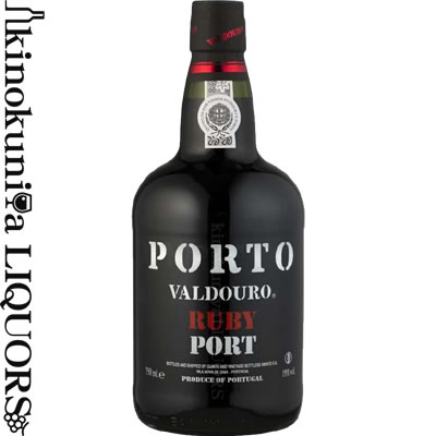 　PORTO VALDOURO RUBY PORT ポルト バルドーロ(ヴァルドウロ) ルビー・ポート 種類ポートワイン 味わい極甘口 ヴィンテージ品名に記載 産地ポルトガル タイプルビー ALC度数19.0% ◆商品説明 ポルトガルの宝石「ポートワイン」。黄褐色、調和のとれたノーズ、フルーティーかつ樽の風味の味わいが口に広がります。 ◆醸造 ポルトのブドウは片岩土壌で栽培されています。醸造は強烈なマセラシオン。ワインから蒸留したブランデーを加えて発酵を中断します。 ◆商品説明 黄褐色、調和のとれたノーズ、フルーティーでウッディな味わいが口に広がります。 瓶の底に澱、沈殿物を形成することがあります。 ※掲載画像はイメージです。お届けの品のラベルイメージ、ヴィンテージが異なる場合がございます。