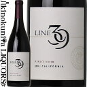 　LINE 39　PINOT NOIR ライン39　ピノ・ノワール 色赤ワイン 味わいミディアムボディ ヴィンテージ品名に記載 産地アメリカ カリフォルニア州 園地サクラメント、モントレー 品種ピノ・ノワール100％ ALC度数13.5% 飲み頃温度14〜15℃ キャップ仕様スクリューキャップ 栽培サスティナブル農法 ◆醸造・熟成 ステンレスタンクで発酵、フレンチオークのスティーブを用い熟成。 ◆商品説明 商品名の39はカリフォルニア州の中心を通る北緯39度を意味。ベリー系の豊かな香りに、柔らかくてしなやかなタンニンが心地よいワイン。 サクラメント郊外のクラークスバーグの区画と 海沿いのモントレーの区画のブドウをブレンド。 2019)サンフランシスコ　インターナショナル　ワインコンペティション 2022 金賞 2019)サンフランシスコ　インターナショナル　ワインコンペティション 2021 金賞 2018)サンフランシスコ　インターナショナル　ワインコンペティション 2020 ダブル金賞 2017)ワインエンスージアスト 89pt Best Buy ( 2020/04 ) 　O'Neill Vintners & Distillers 　オニール ヴィントナーズ & ディズティラーズ 　オニール　ヴィントナーズ&ディスティラーズは、カリフォルニア全域から、一貫して親しみやすくコストパフォーマンスに優れたワインを生産・販売しているワイナリーです。「レッドツリー」と「ライン39」で知られるチェケッティ社は、ワイン業界で27年の経験を積んだロイ・チェケッティと妻のレイチェルによって2007年に設立されましたが、2014年からこのオニール・ヴィントナーズと戦略的業務提携を行い、よりグローバルになりました。毎年安定した、より品質の高いワイン造りを行い、さらなる成長を続けています。 　オニール・ヴィントナーズ&ディスティラーズのオーナーは、1934年からのワイン造りの歴史をもつファミリーの三代目のジェフ・オニールです。2004年にこのワイナリーを設立し、現在はカリフォルニアで最も近代的な設備を誇ります。家族経営でありながらも、200名以上の生産者と契約し、6,000haで全米有数（Top10）の規模を誇り、ブドウの供給からワイン醸造、ボトリングまでを手がけ、アウトソーシング・パートナーとしても世界中のアルコール飲料関連企業から信頼を得ている企業です。オニール・ヴィントナーズ&ディスティラーズはサステイナブルでエシカルな企業として高く評価され、2022年には、カリフォルニアワイン業のリーター的存在として認められているオーナーのジェフ・オニールがワインエンスージアストで『パーソン・オブ・ザ・イヤー賞』を受賞しました。　 　チェケッティから引き継いだ「レッドツリー」と「ライン39」は、インパクト誌の「Hot Prospect賞」（※将来有望な、成長ブランドに贈られる賞）を連続受賞、その品質向上に対し評価を受けています。ワイン評価誌Wine Enthusiastの「Best Buy」にも幾度となく選ばれ、コスパの高いワインとして数々の賞も受賞しています。さらには欧米や日本の航空会社でも採用されるなど、世界中でその味わいは支持されています。 ワインのヴィンテージについて こちらのアイテムは、予告なくヴィンテージが変更となる場合がございます。正確なヴィンテージが必要な場合は、購入される前にメールにてお問合せ下さいませ。※掲載画像はイメージです。お届けの品のラベルイメージ、ヴィンテージが異なる場合がございます。 メーカー希望小売価格はメーカーサイトに基づいて掲載しています。