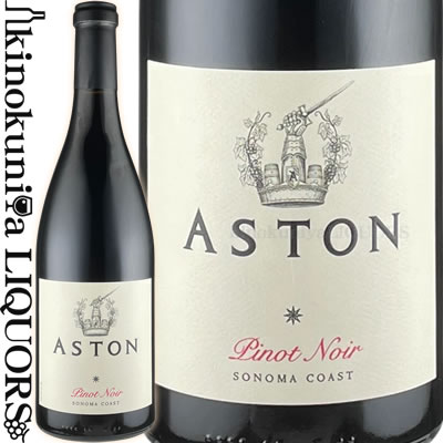 　ASTON ESTATE Pinot Noir Sonoma Coast アストン・エステート ピノ・ノワール ソノマ・コースト / ホワイト・ラベル 色赤ワイン 味わいフルボディ ヴィンテージ品名に記載 産地アメリカ カリフォルニア ソノマ 原産地呼称AVA ソノマコースト 品種ピノ・ノワール100％ ALC度数14.6% 飲み頃温度16～18℃ キャップ仕様コルク ◆商品説明 自社畑アストン・エステイトとソノマ・コーストの畑をブレンド、Xラベルと全く同じ造り方　仏産樽熟成10ヵ月（新樽率10％）1年早くリリース。アナポリス自社畑の個性をそのままに赤系ベリー、チェリー、クランベリーなどフレッシュな果実が爆発するように弾け出す。濃厚さと共にフレッシュな酸とのバランスを重視し、リリースしてすぐに生き生きとして果実とスパイシーな魅力を堪能できる。 　ASTON ESTATE 　アストン・エステート 　ウルトラ・プレミアムなナパ・カベを造るシュレイダーのフレッド・シュレイダーは、ウルトラ・プレミアムなピノ・ノワールも探求。 　ワインメーカー/トーマス・リヴァース・ブラウンが2001年にソノマ・コーストの最北アナポリスに未開墾の土地をみつけ、フレッドと共同経営者として「アストン・エステイト」を創業。畑は海からは8km、二つの丘陵を越えた森林に囲まれ、土壌はゴールドリッジ、標高は約300m、栽培面積16ha、霧はぎりぎり畑にはかからず、涼しい風が入り込む。アストンの特徴のひとつディジョン・クローン（115,667,777）の個性が大きく現れる凝縮した濃厚な味わい。2021年トーマスが単独オーナーとなり更なる高みを目指す。 ※掲載画像はイメージです。お届けの品のラベルイメージ、ヴィンテージが異なる場合がございます。 メーカー希望小売価格はメーカーサイトに基づいて掲載しています。