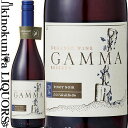 　Gamma Organic Pinot Noir Reserva ガンマ オーガニック ピノ・ノワール レセルバ 色赤ワイン 味わいミディアムボディ ヴィンテージ品名に記載 産地チリ セントラル・ヴァレー ラペル・ヴァレー コルチャグア・ヴァレー 原産地呼称セントラル・ヴァレーD.O. 品種ピノ・ノワール 主体 ALC度数13.5%前後 飲み頃温度14℃ キャップ仕様スクリューキャップ ビオ情報ビオロジック 認証機関Ecocert ◆醸造 醗酵：ステンレスタンク醗酵 熟成：ステンレスタンク熟成、20%のみ フレンチオーク樽熟成 6カ月 ◆商品説明 ストロベリーやスパイシーなアロマが立ち上がり、レッドチェリーや大地を想わせる香りと共にフレーバーを引き立てます。熟したタンニン、柔らかな果実味、引き締まった酸が特徴です。 　V.E.S.A 　ベサ ◆超お値打ちレセルバオーガニック。極上の一滴。豊かなアロマと魅惑の果実味。 　約束された楽園“チリ”でその環境に敬意を払い、母なる大地の力を最大現に利用し有機農法を実践するワイナリー「ベサ」は、有機ブドウを使用したチリ最大規模の自然派ワイナリーの一つです。自社畑で831haで有機栽培やバイオダイナミック（一部認定）を行い、ガンマが管理する契約畑を含むと総面積1247haの有機農法を行う大農園です。 　ワイナリーでは、それぞれのブドウ品種の特徴をより表現する為、白ブドウやピノ・ノワールは冷涼な産地であるビオビオ・ヴァレーやカサブランカ・ヴァレーで栽培を行い、果実味溢れる赤ワイン用ブドウは温暖なマイポ・ヴァレー、カチャポアル・ヴァレー、コルチャグワ・ヴァレーを中心に栽培します。 　単なるオーガニック栽培ブドウを使用したワインという枠を越え、チリワインの醍醐味を表現する高品質なワインが特徴です。 　ベサでは90年後半の発売以降、その高いコストパフォーマンスでアメリカ市場をはじめ、海外でも高い人気・評価を得、毎年その品質を向上させ進歩し続けています。 　高い品質のワインを造る為に最も大切な要素として自然環境への配慮は会社の主軸となっており、また同時に労働者への社会的責任を担いワイン造りを行うワイナリーとして社会貢献を行っています。 　ブドウはそれぞれの特性に最も適した産地、区画で栽培され全て人の手によって一つ一つ大切に育てあげられ収穫されます。 　畑では化学薬品を一切仕様せず、生態系の調和を重視、保護、そして成長し続ける畑環境を作り上げるためバイオダイナミック農法や持続可能な農法としてしられるサステーナブル農法を取り入れています。これらの農法を取り入れる事により、よりテロワールに忠実なバランスの良い高品質なワインを産み出しています。 ワインのヴィンテージについて こちらのアイテムは、予告なくヴィンテージが変更となる場合がございます。正確なヴィンテージが必要な場合は、購入される前にメールにてお問合せ下さいませ。※掲載画像はイメージです。お届けの品のラベルイメージ、ヴィンテージが異なる場合がございます。 メーカー希望小売価格はメーカーサイトに基づいて掲載しています。　